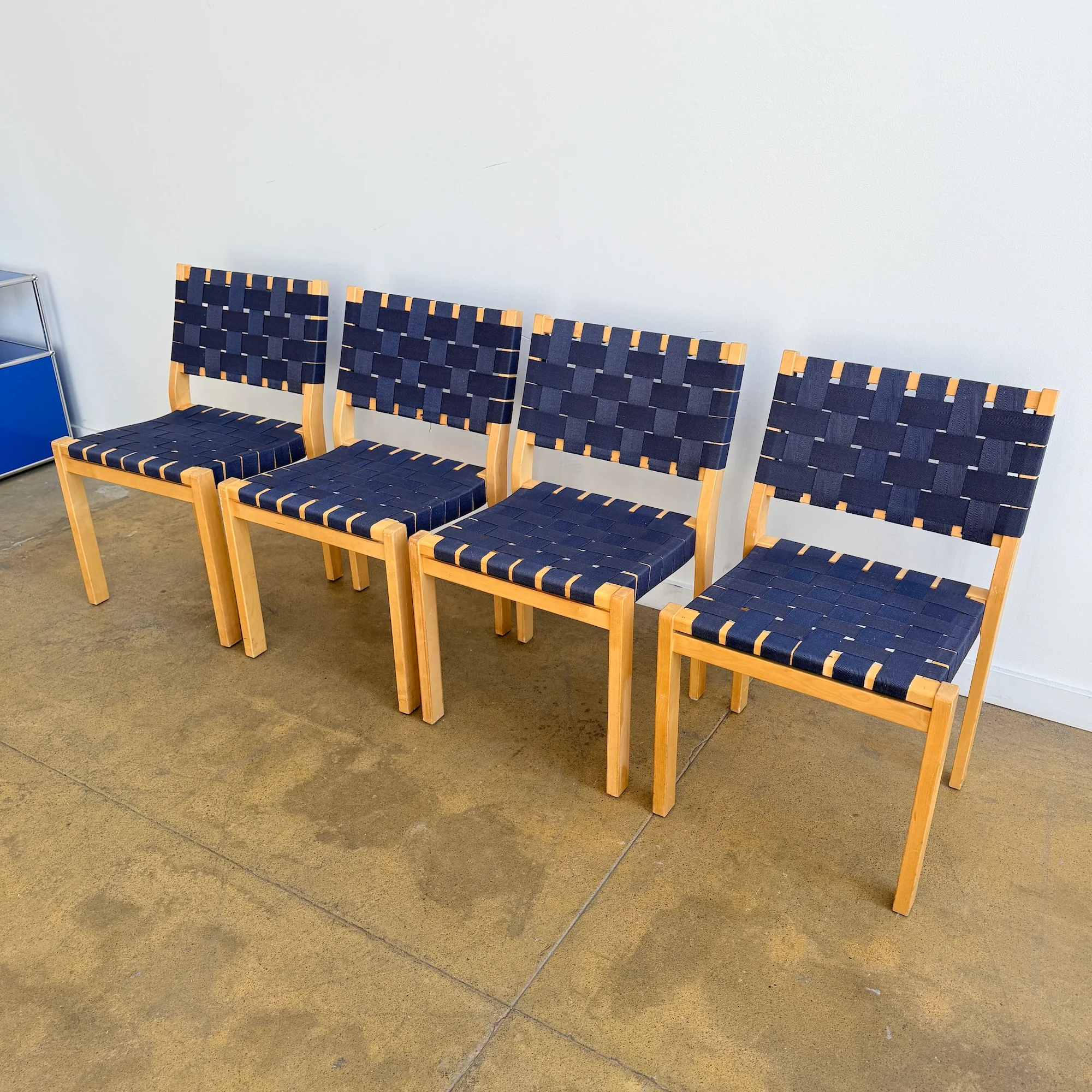 Alvar Alto set of 4 Model 611 Dining Chairs - Navy - Image 2