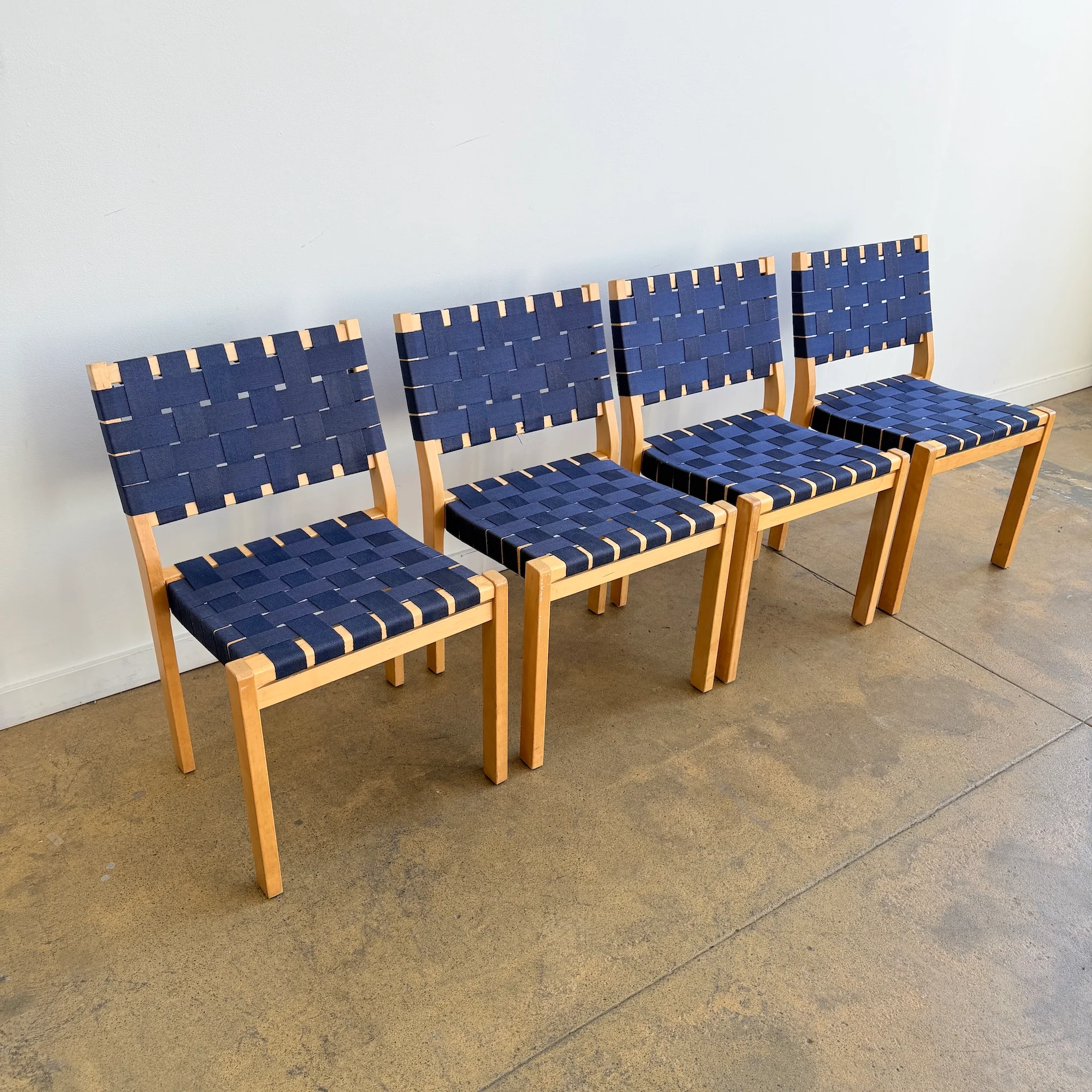 Alvar Alto set of 4 Model 611 Dining Chairs - Navy - Image 3