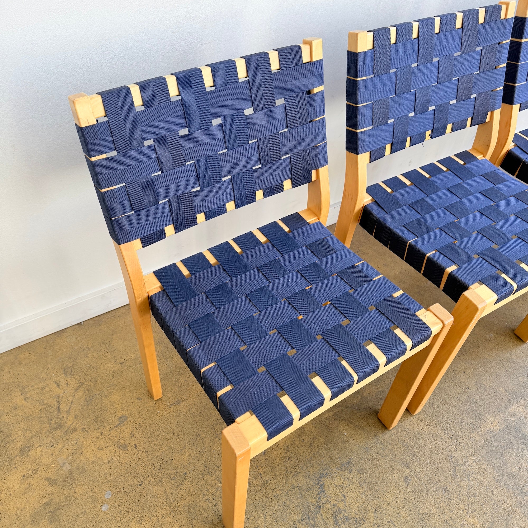 Alvar Alto set of 4 Model 611 Dining Chairs - Navy - Image 5