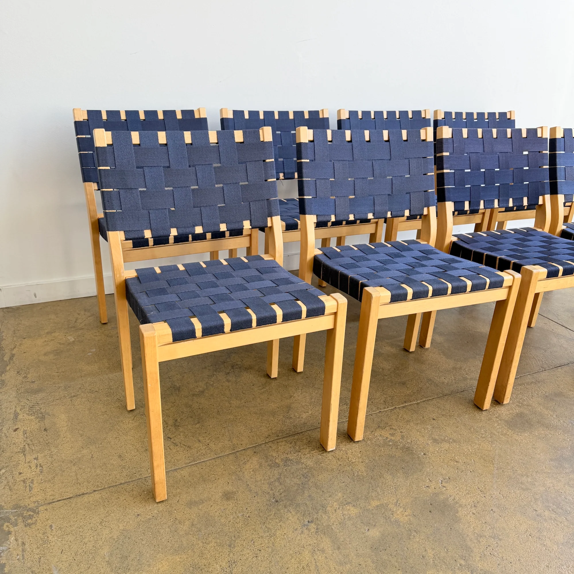 Alvar Alto set of 8 Model 611 Dining Chairs - Navy - Image 4