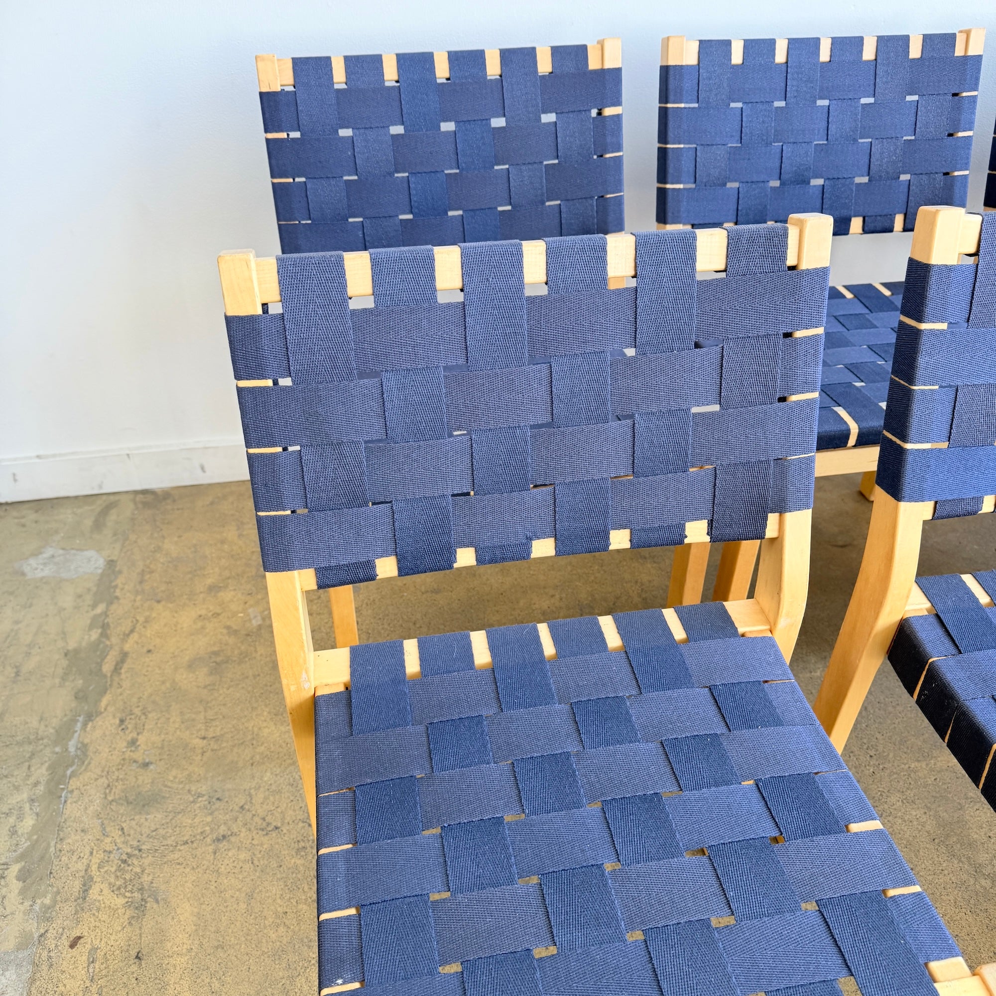 Alvar Alto set of 8 Model 611 Dining Chairs - Navy - Image 7