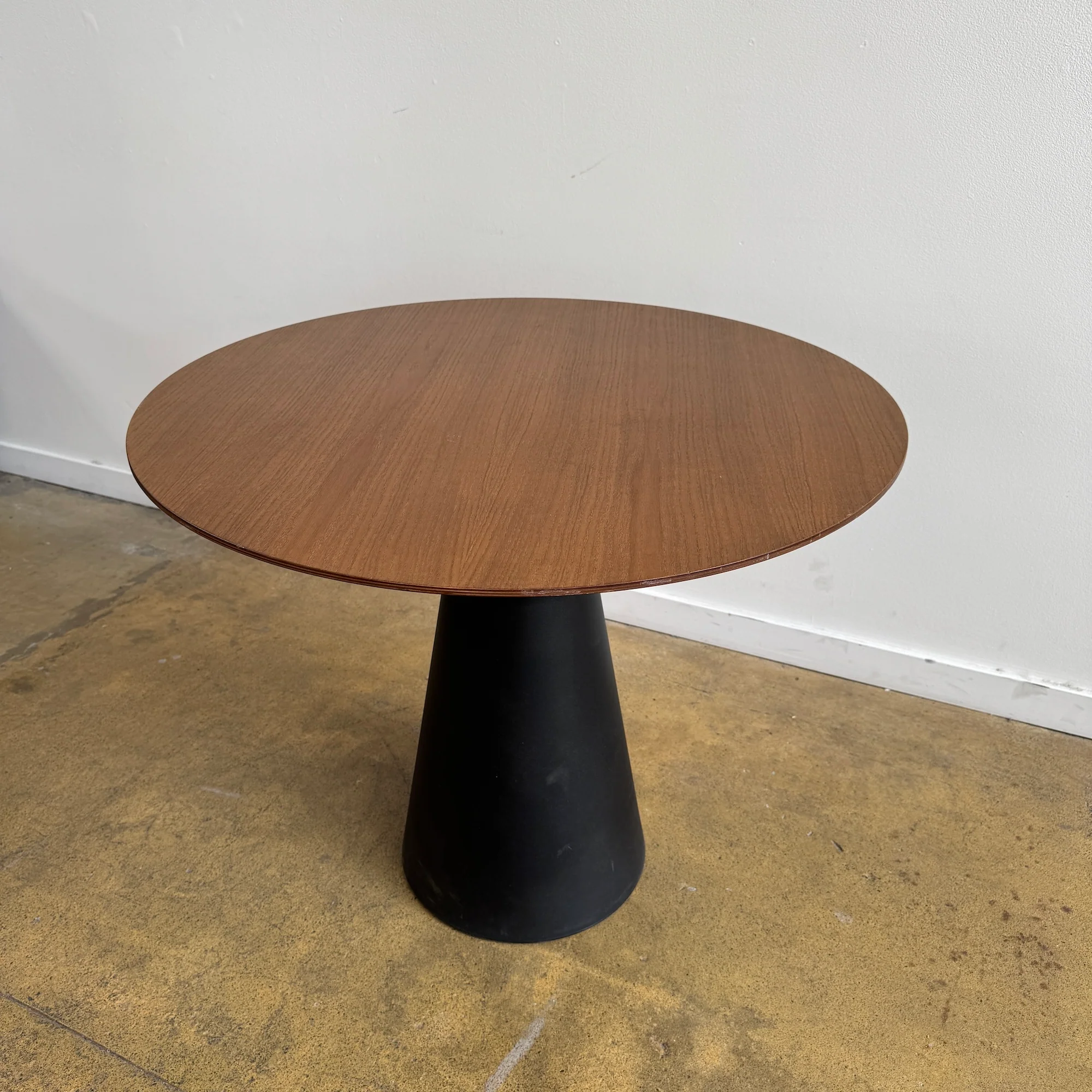 Andreu World High Reverse Dining Table - Image 4