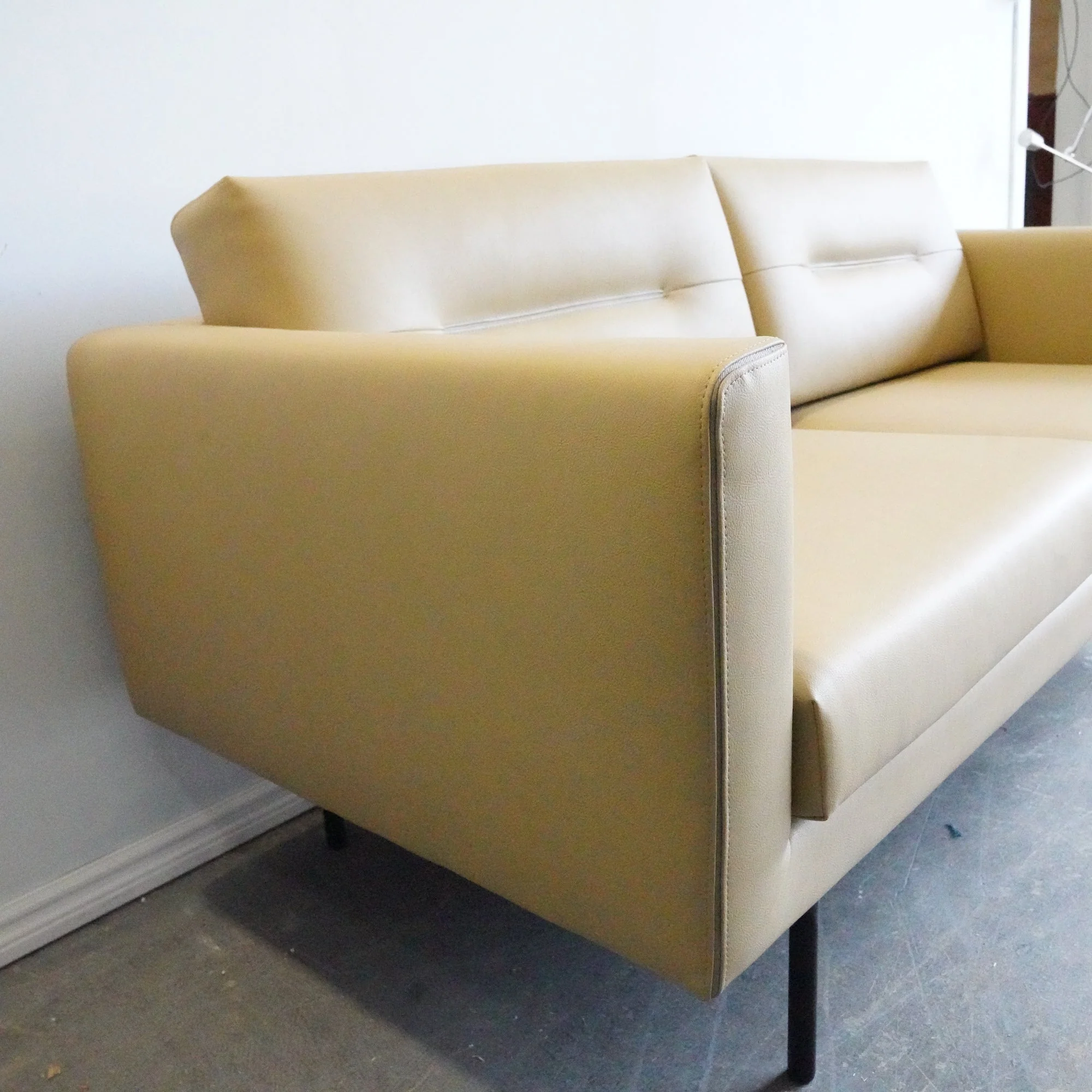 Andreu World Top grain Leather Element sofa - Image 4