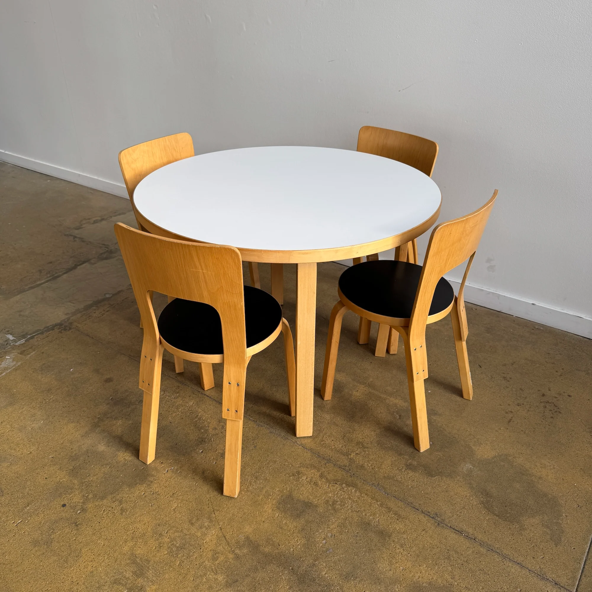 Artek Aalto Laminate Round table "90A" - Image 8