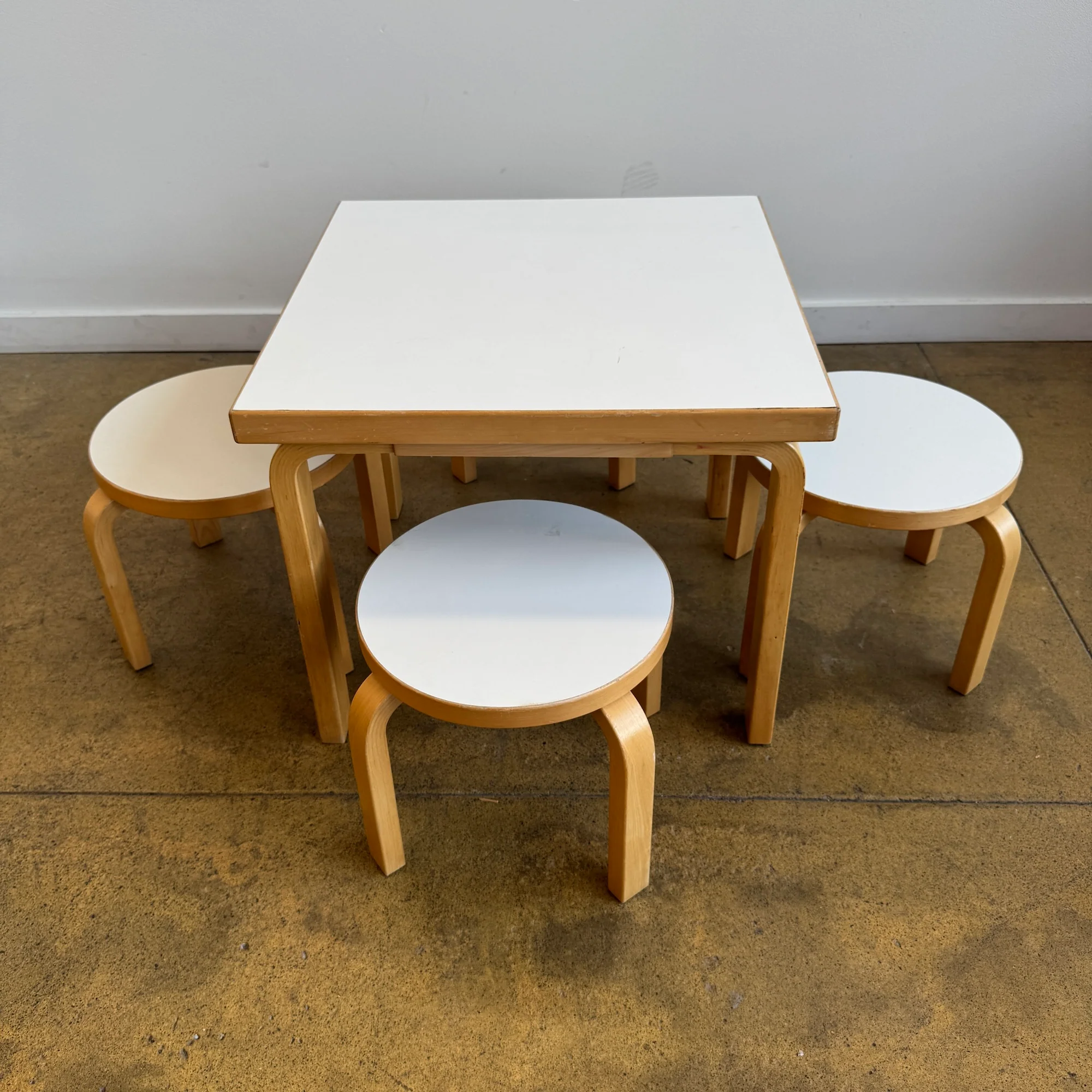 Artek Alvar Aalto "Children" Dining table + 4 Stools - Image 2