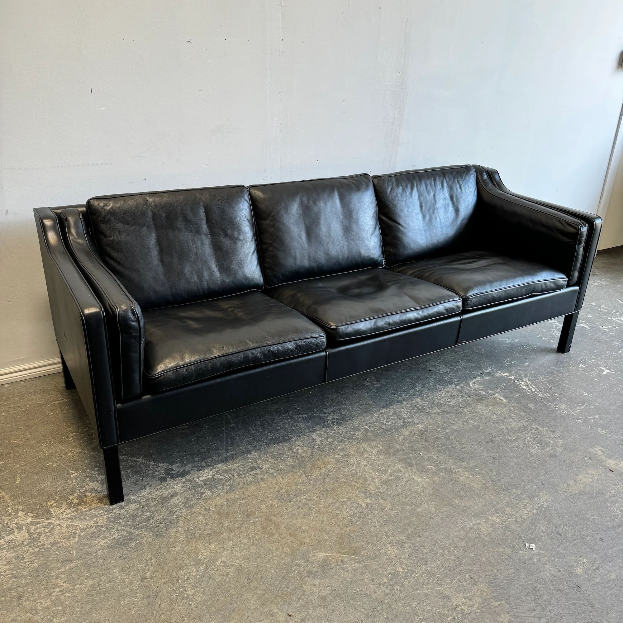 Authentic! Borge Mogensen 2213 Leather Three Seater sofa by Fredericia - Image 3