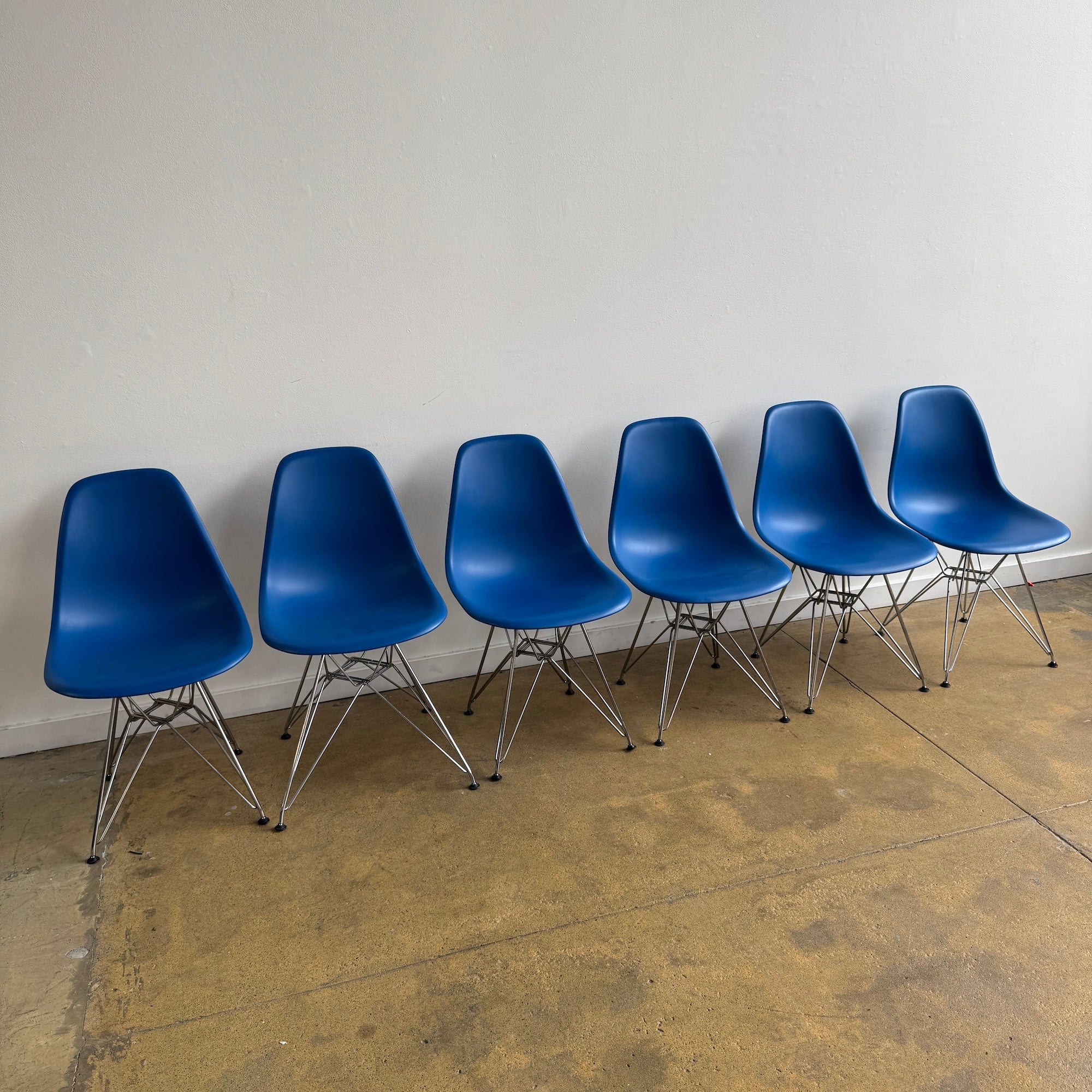 Authentic! Eames set of 6 chairs by Vitra - Image 3