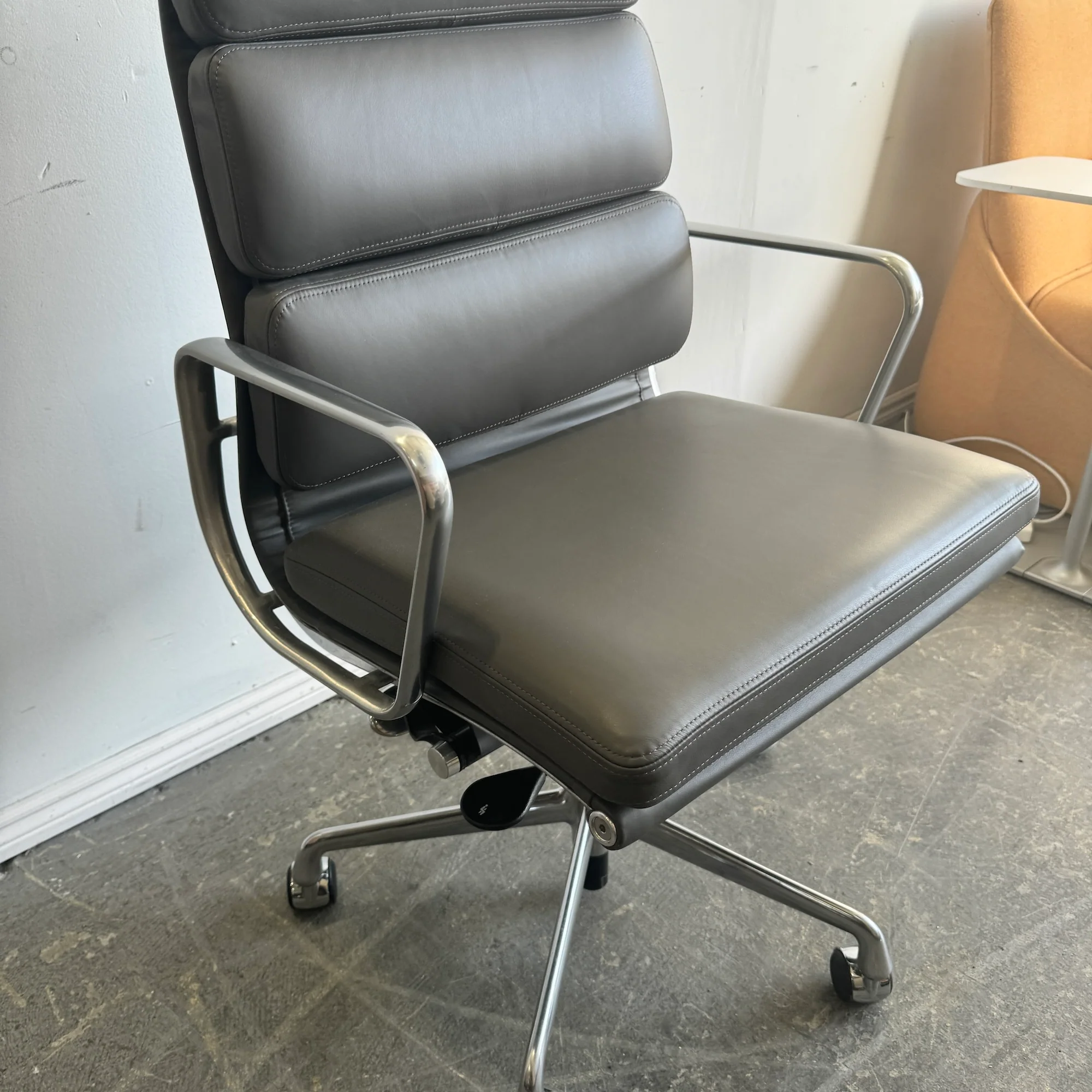 Authentic! Herman Miller Eames® Soft Pad Executive Chair - Image 3