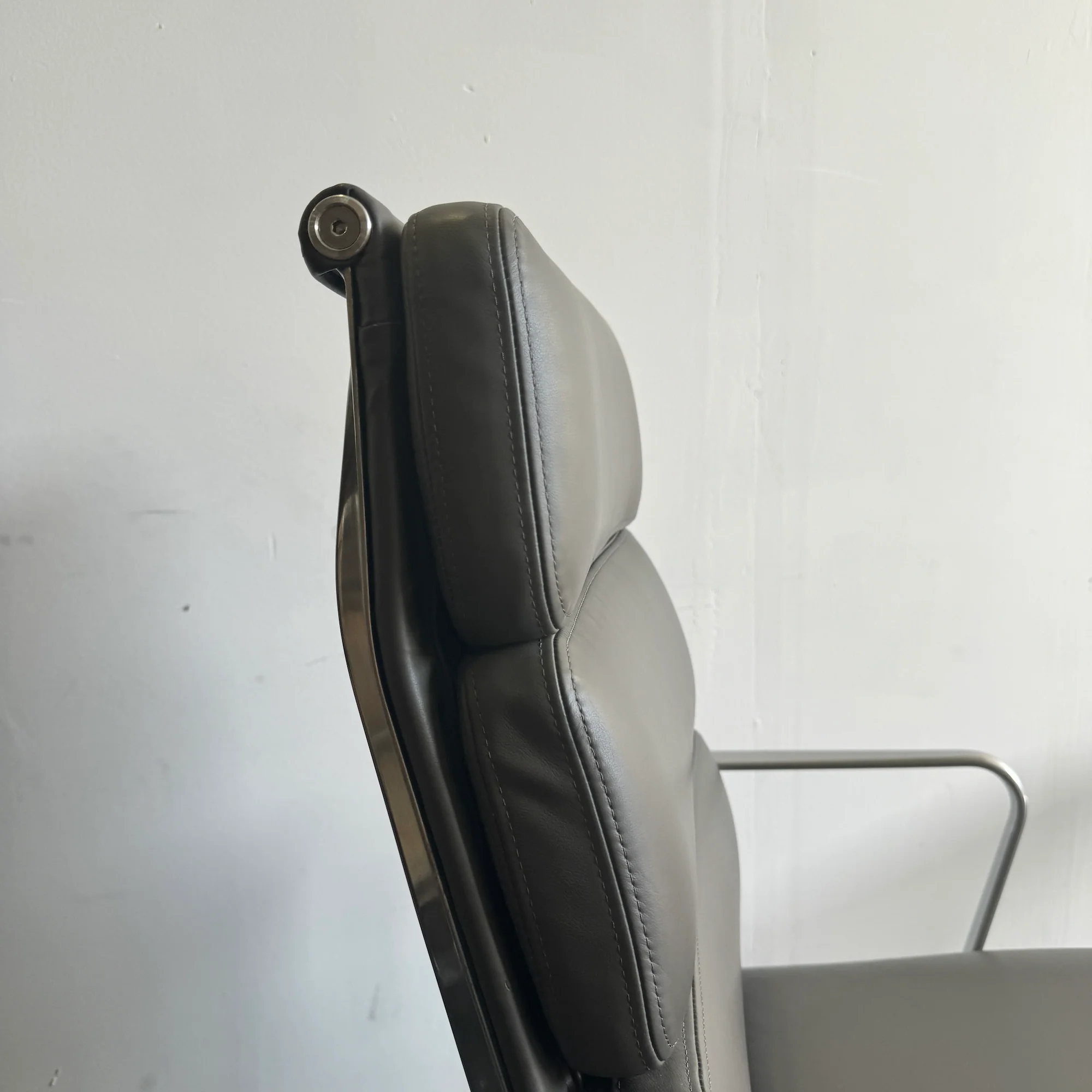 Authentic! Herman Miller Eames® Soft Pad Executive Chair - Image 6