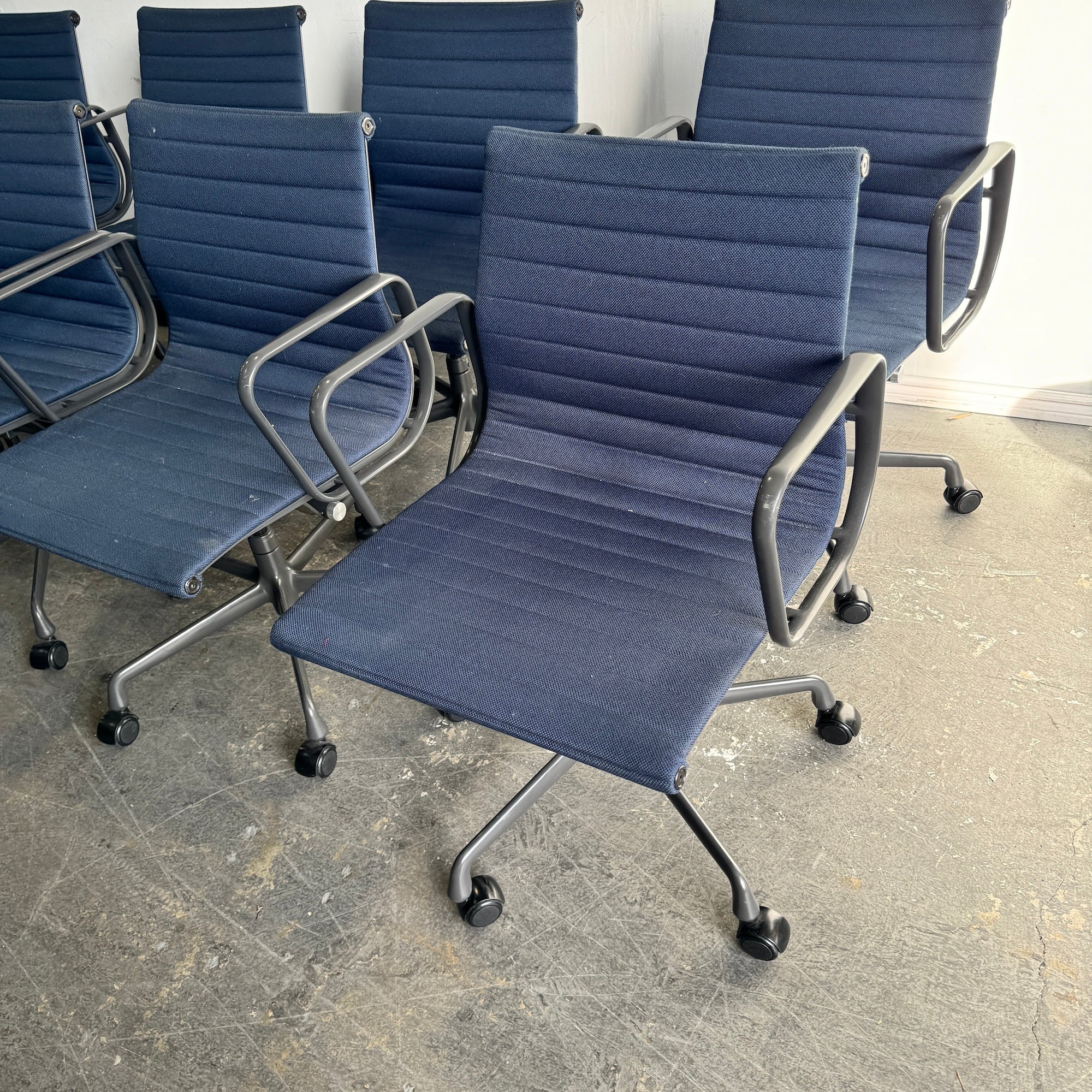 Authentic! Herman Miller Eames Aluminum Group Chair - Image 11