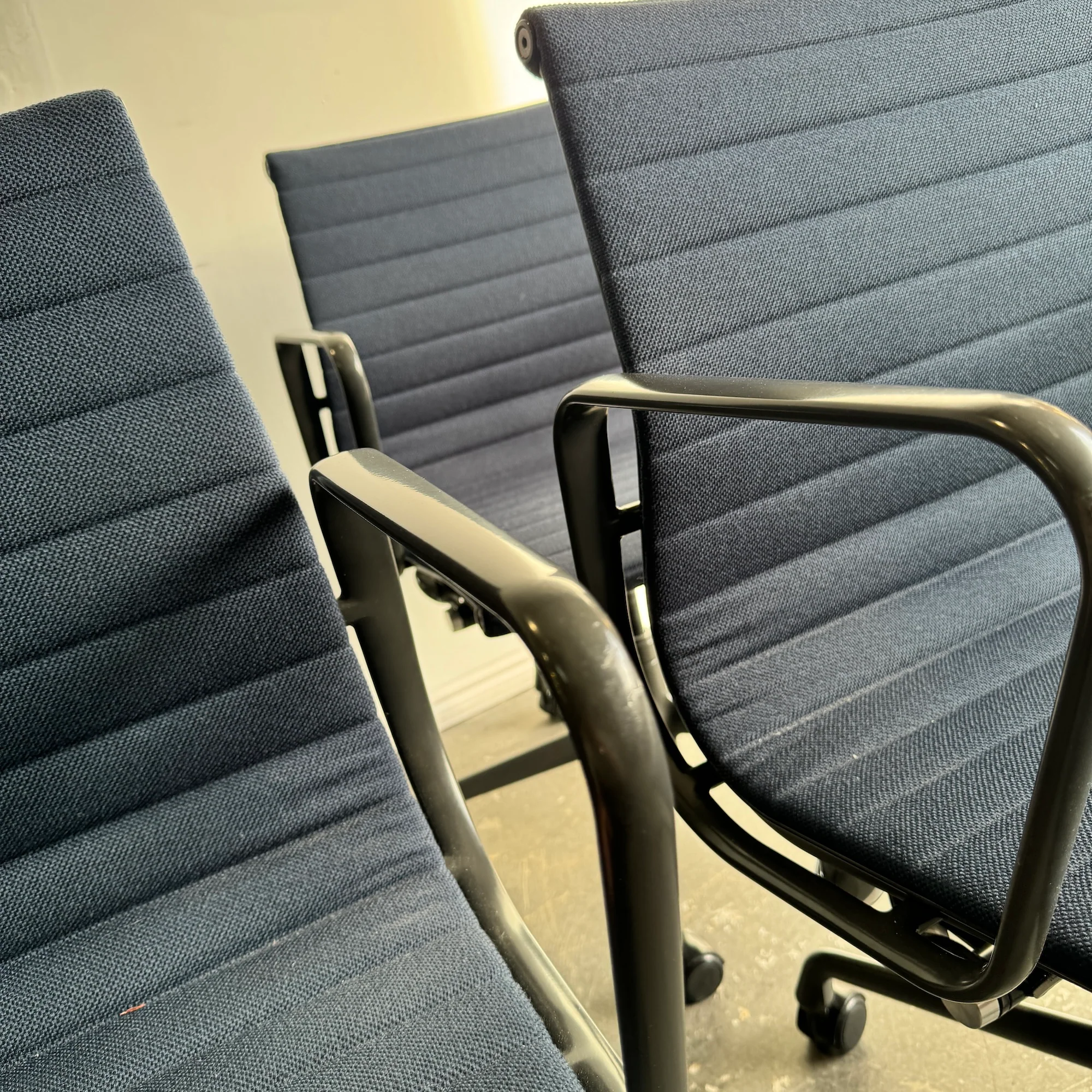 Authentic! Herman Miller Eames Leather Aluminum Group Chair - Image 10