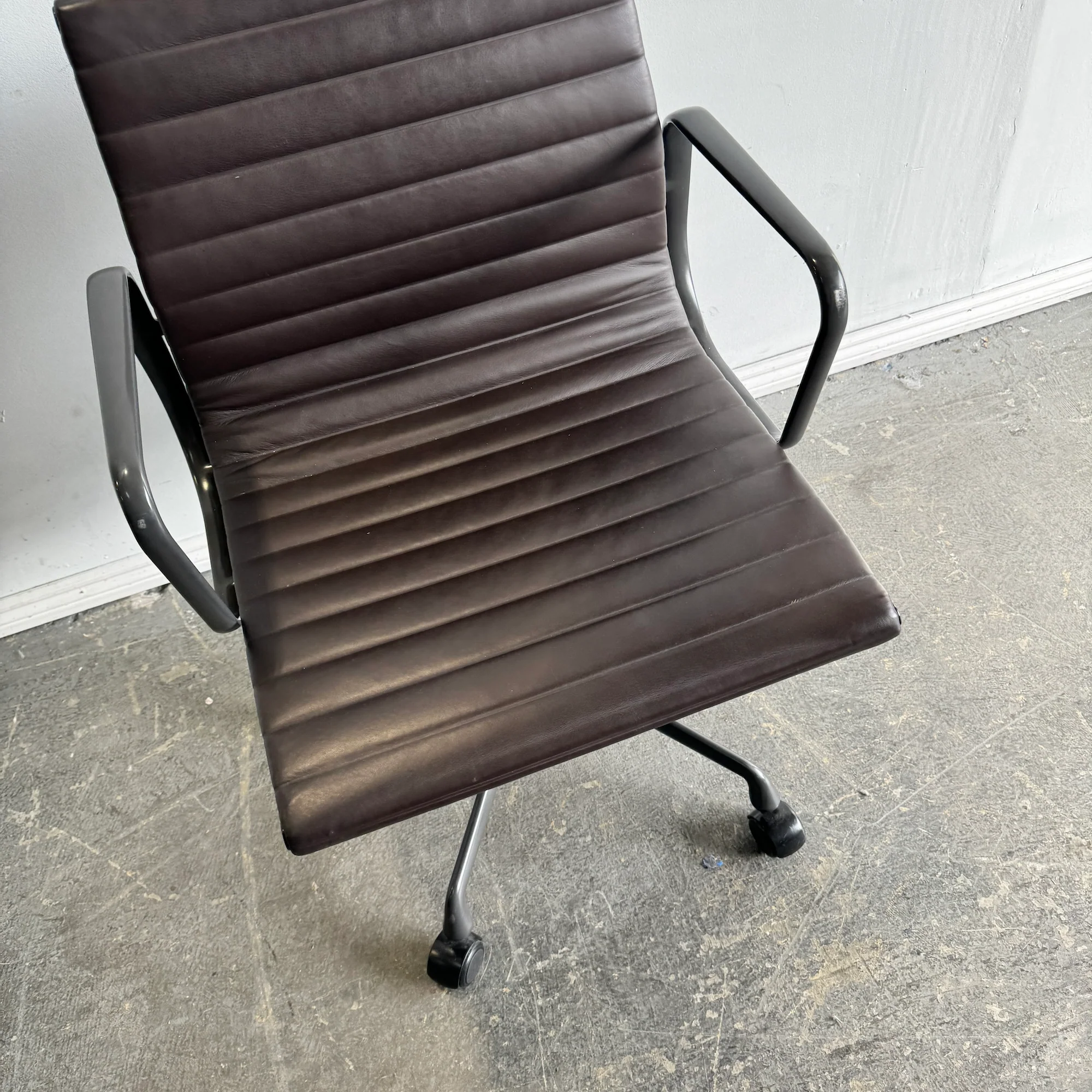 Authentic! Herman Miller Eames Leather Aluminum Group Chair - Image 6