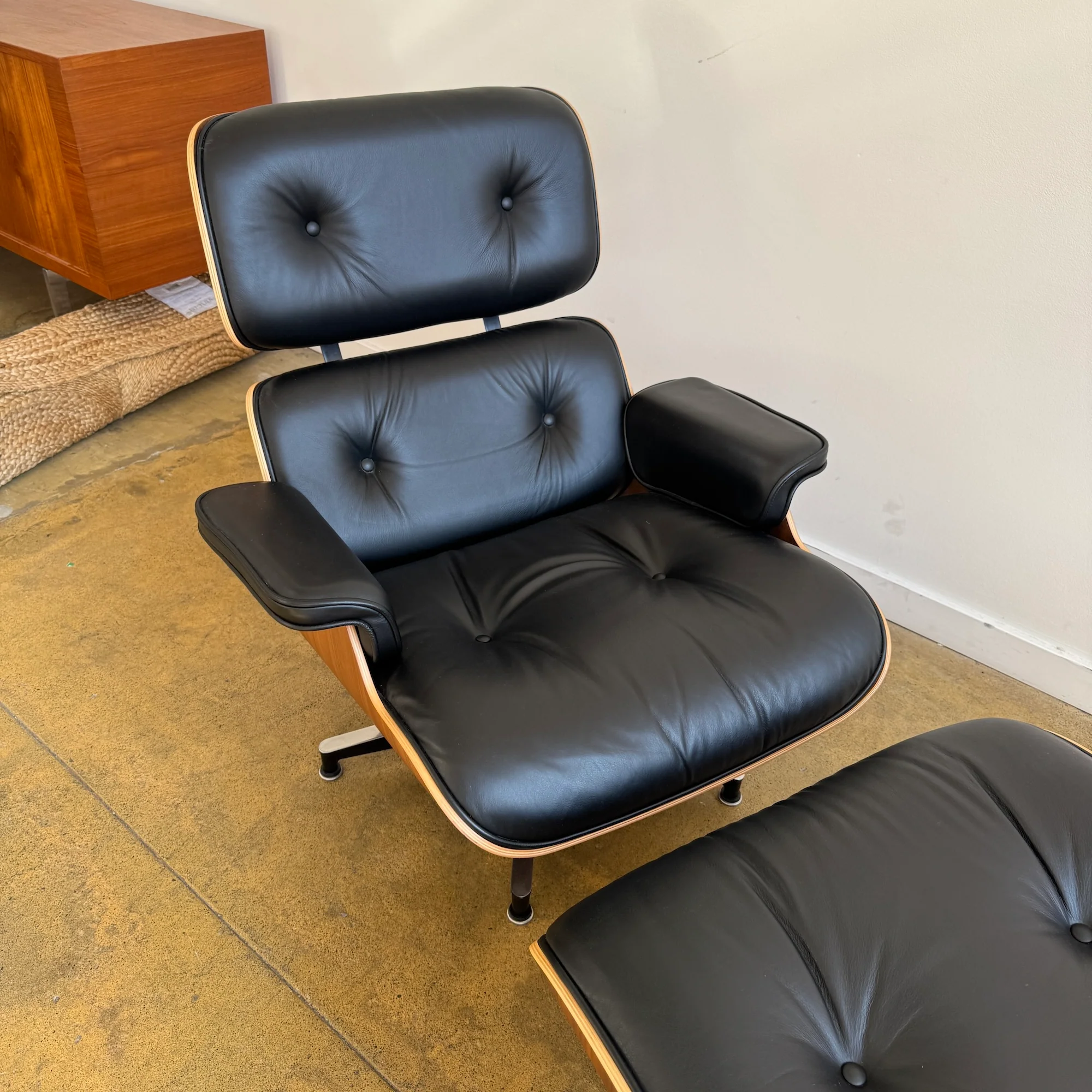 Authentic! Herman Miller Eames lounge chair and ottoman - Image 5