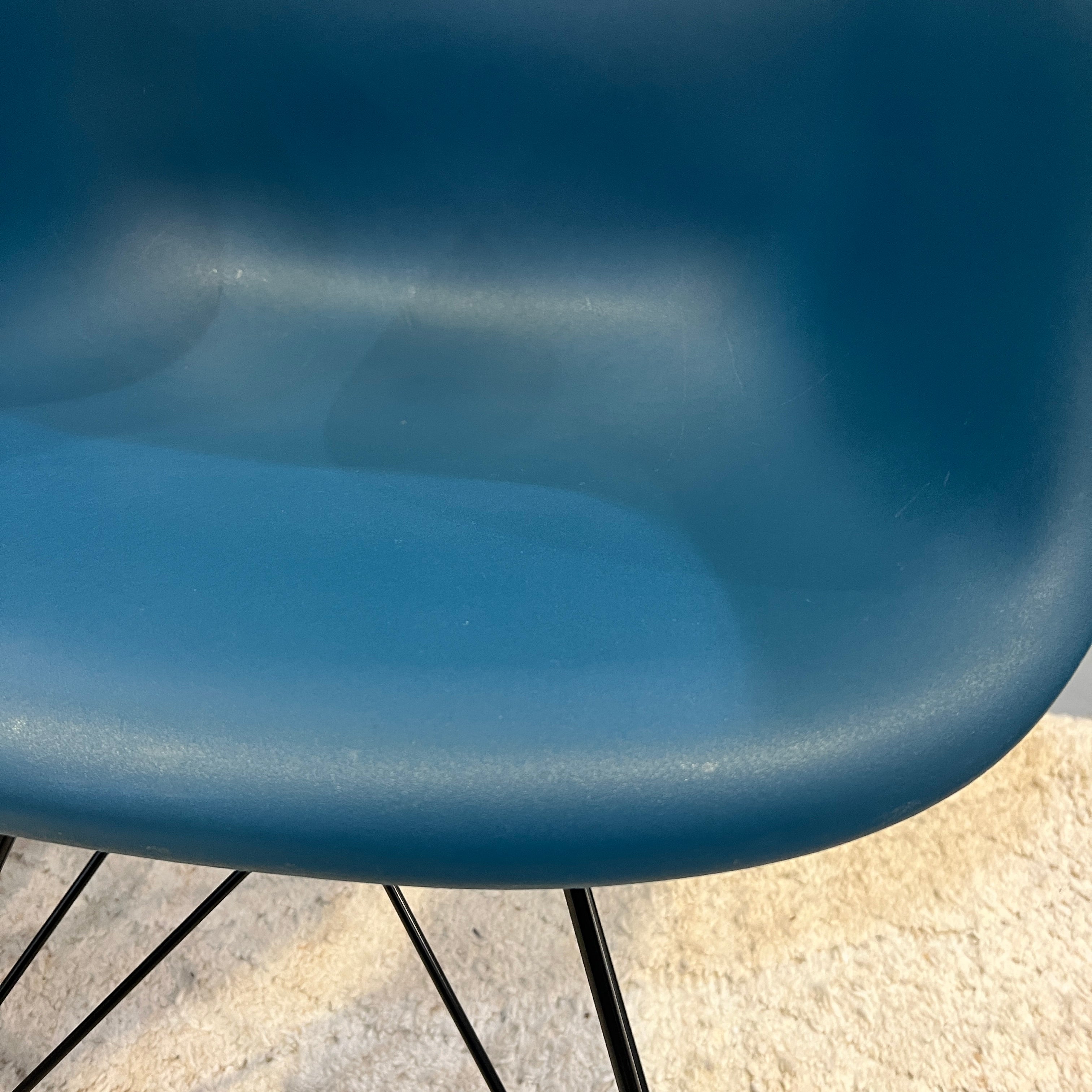 Authentic Herman Miller Eames Molded Armchair Eiffel base - Image 5