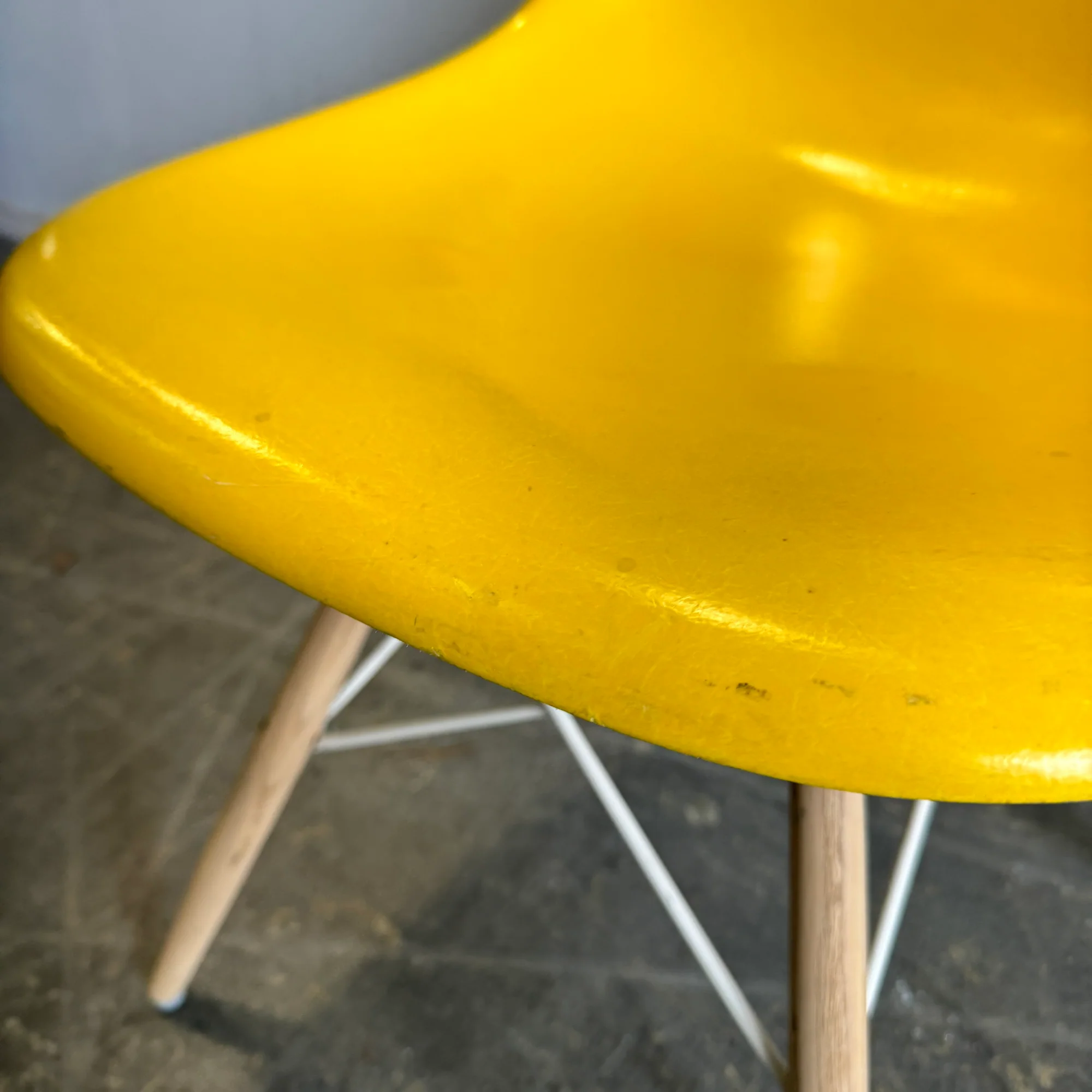 Authentic! Herman Miller Eames Molded Fiberglass Side Chair - Image 4