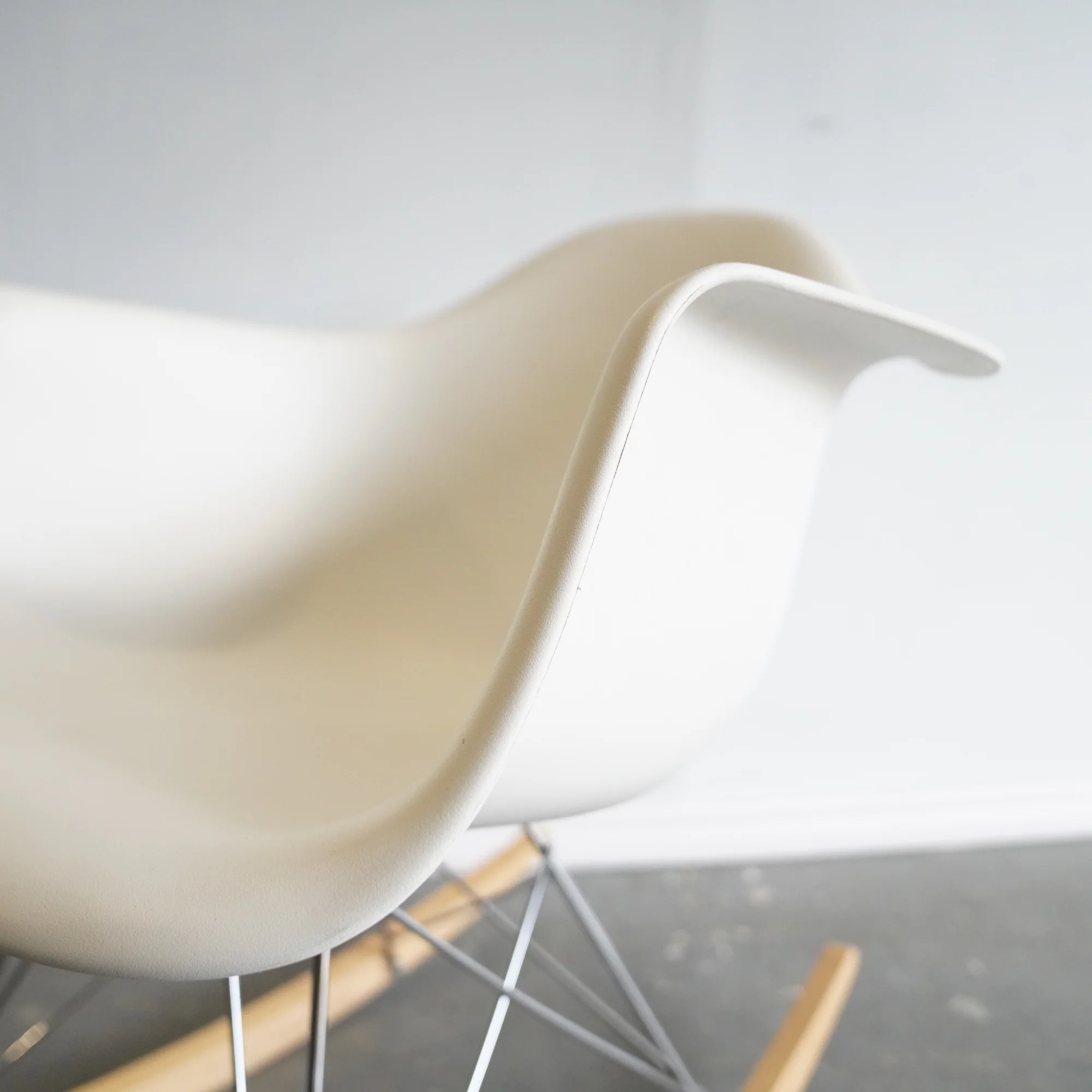 Authentic Herman Miller Eames Molded Plastic Rocking chair - Image 4