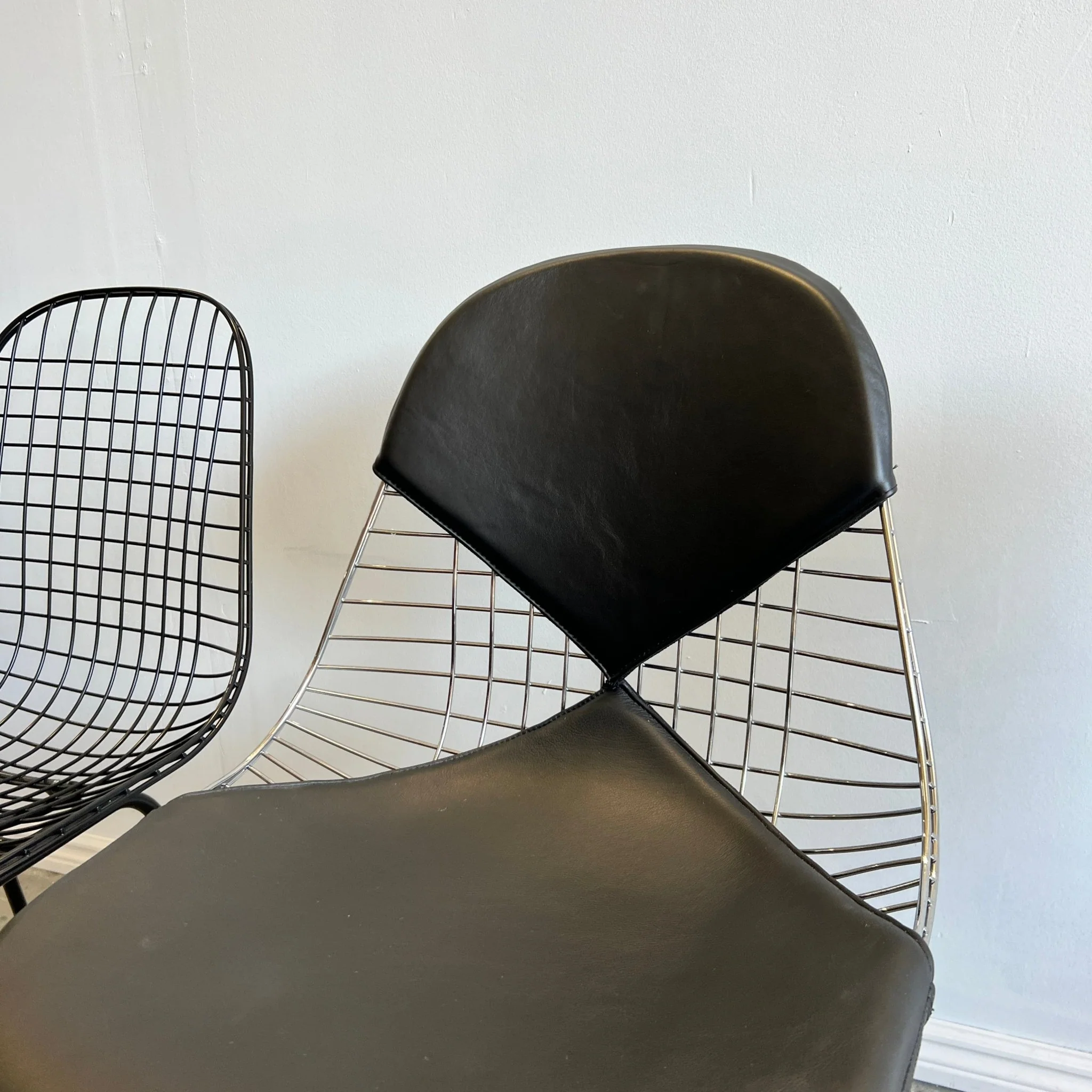 Authentic Herman Miller Eames Set of 4 Assorted dining chairs - Image 4