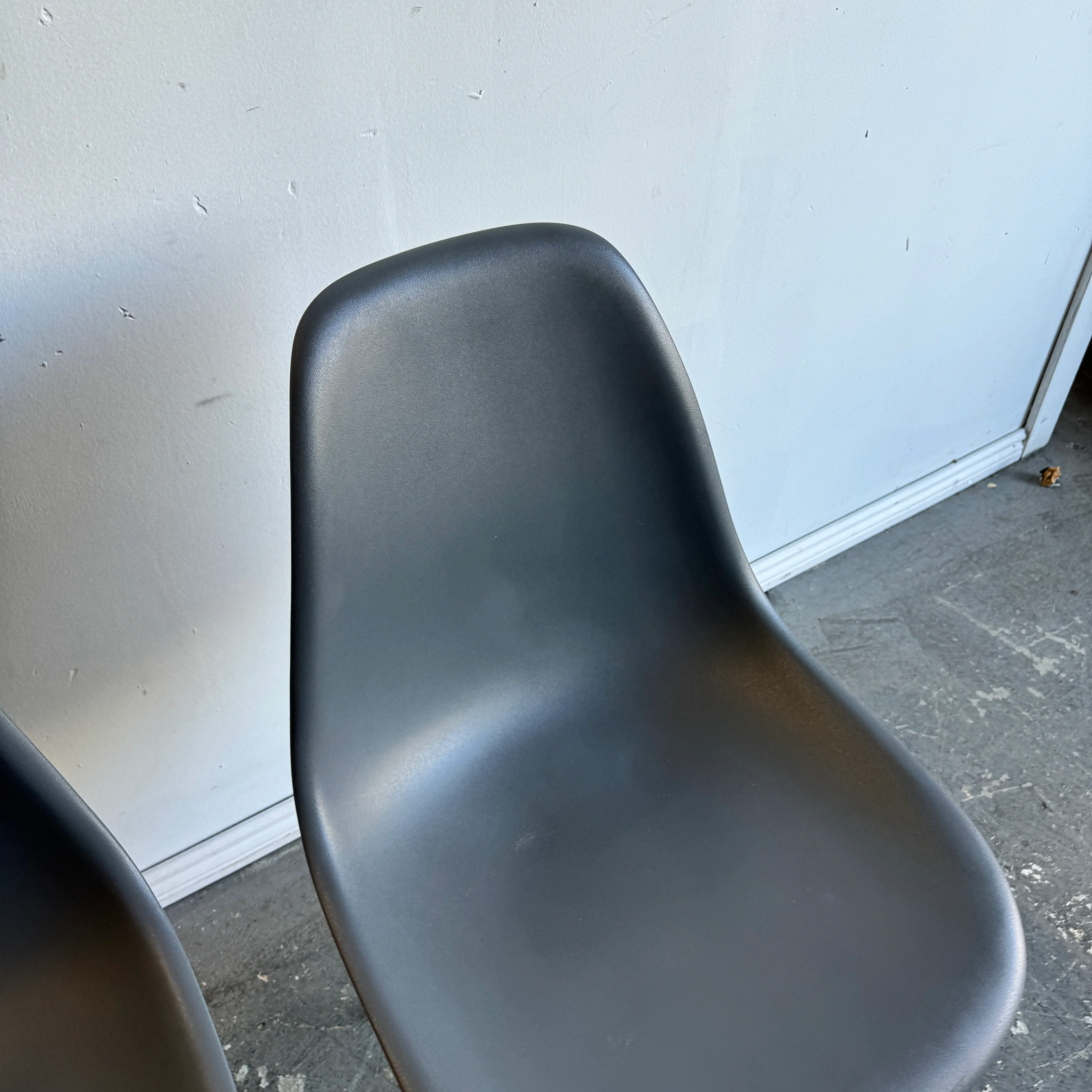 Authentic! Herman Miller Eames Set of 4 dining chairs (Medium Color) - Image 3