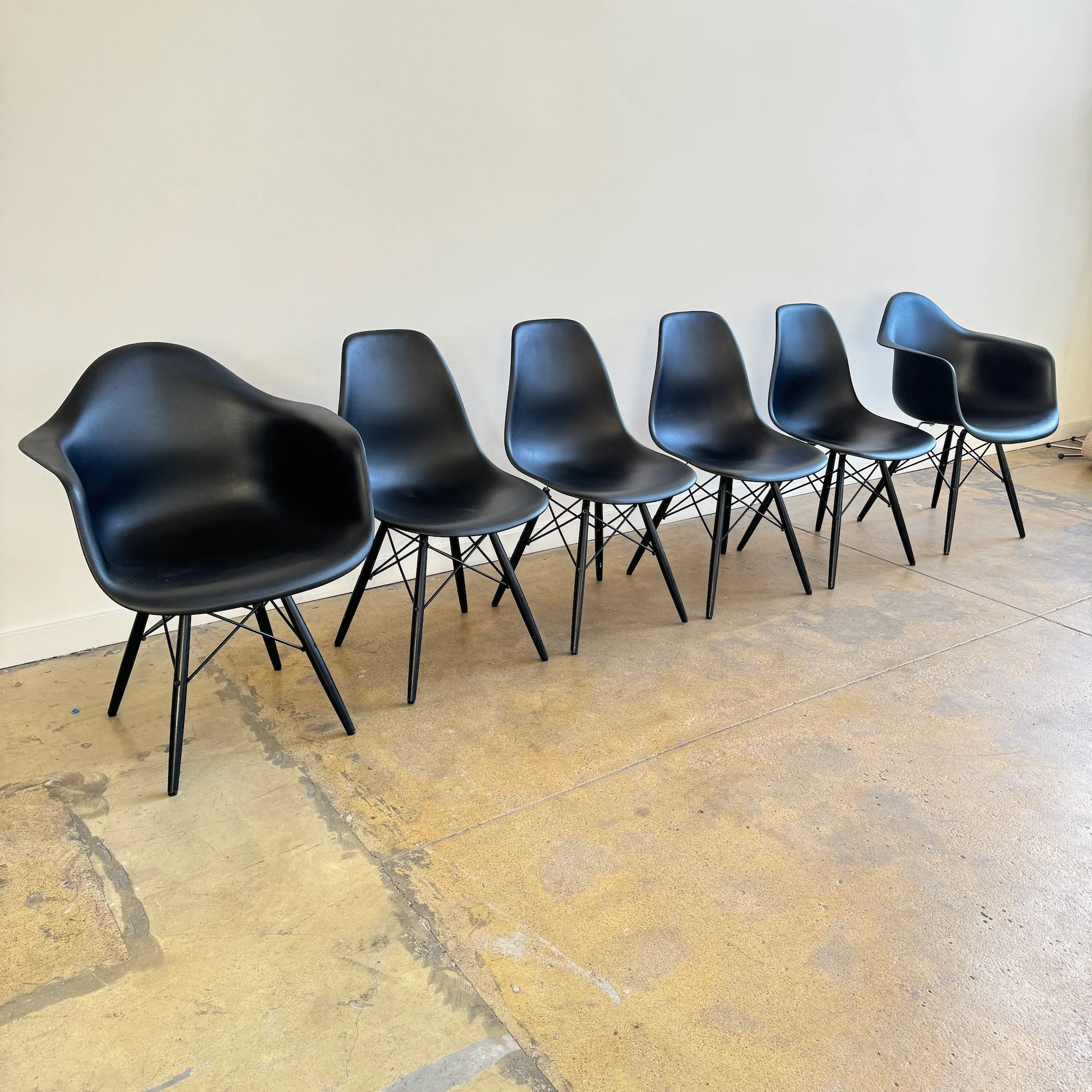 Authentic! Herman Miller Eames set of 6 Dining chairs - Image 2