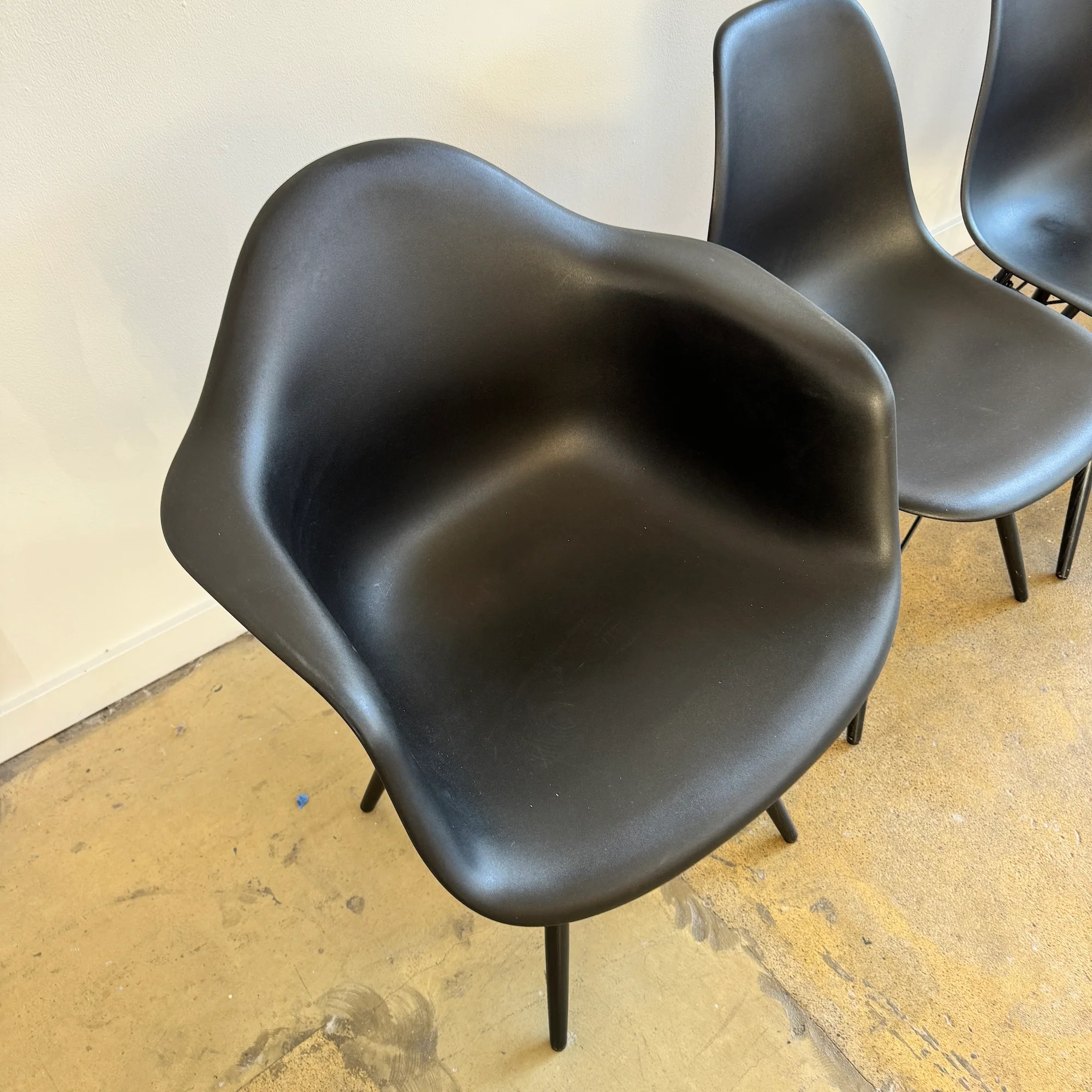 Authentic! Herman Miller Eames set of 6 Dining chairs - Image 5
