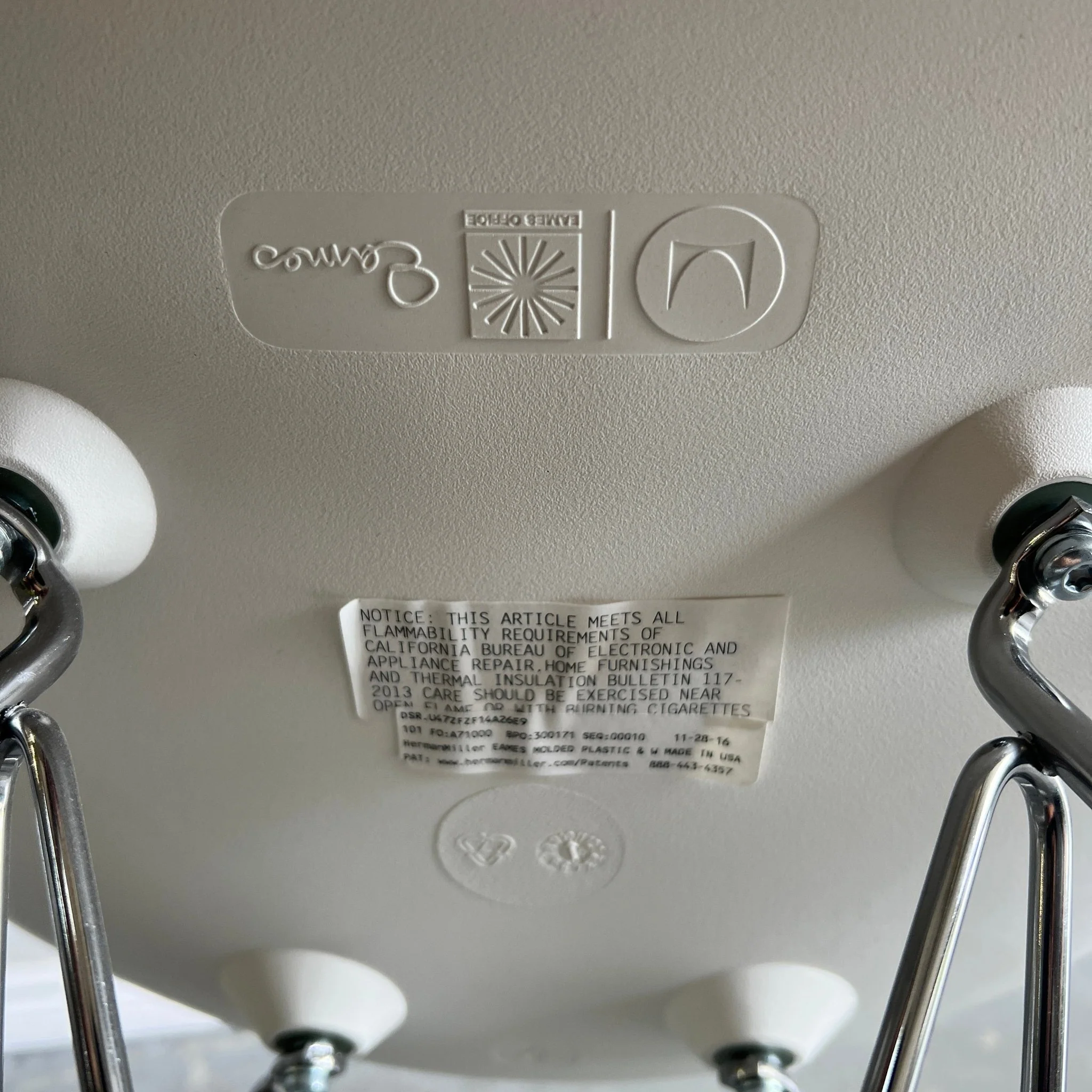 Authentic Herman Miller Eames Upholstered Molded Plastic Side Chair (Retail $1600+) - Image 4