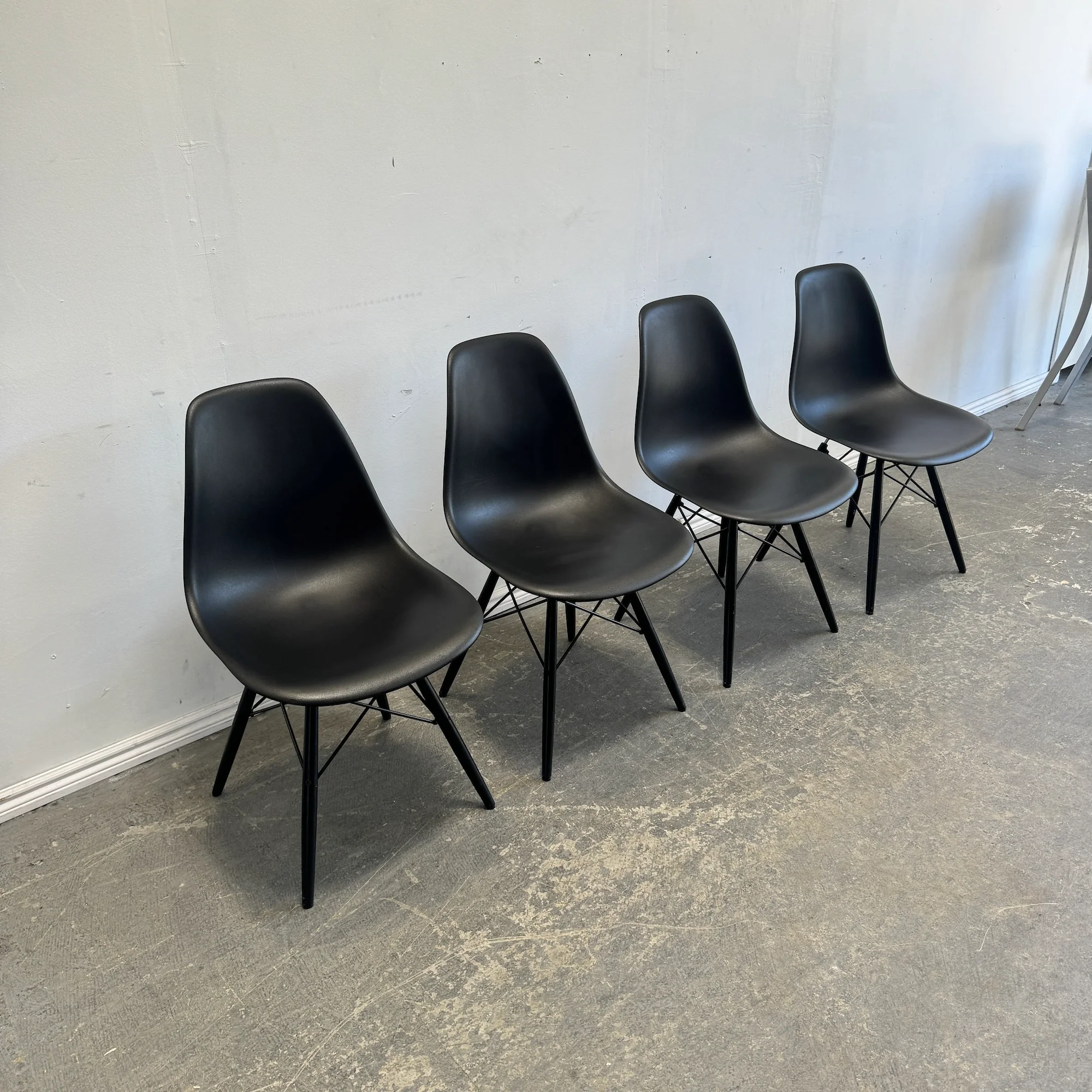 Authentic Herman Miller set of 4 Eames plastic molded chairs - Image 2