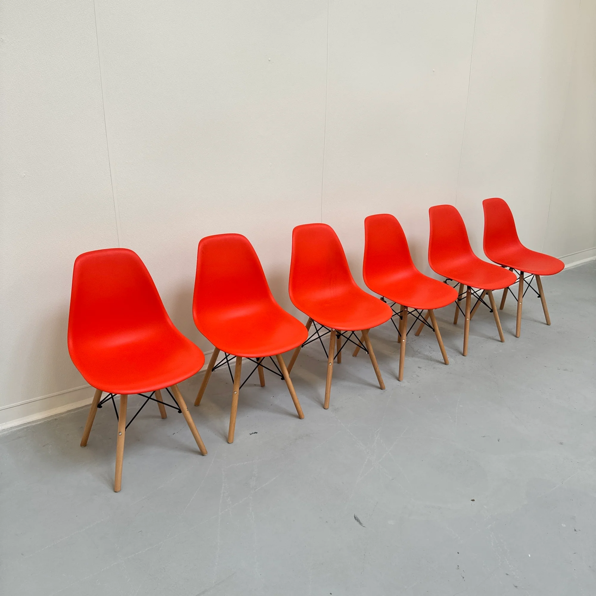 Authentic Herman Miller set of 6 Eames plastic molded chairs - Image 3
