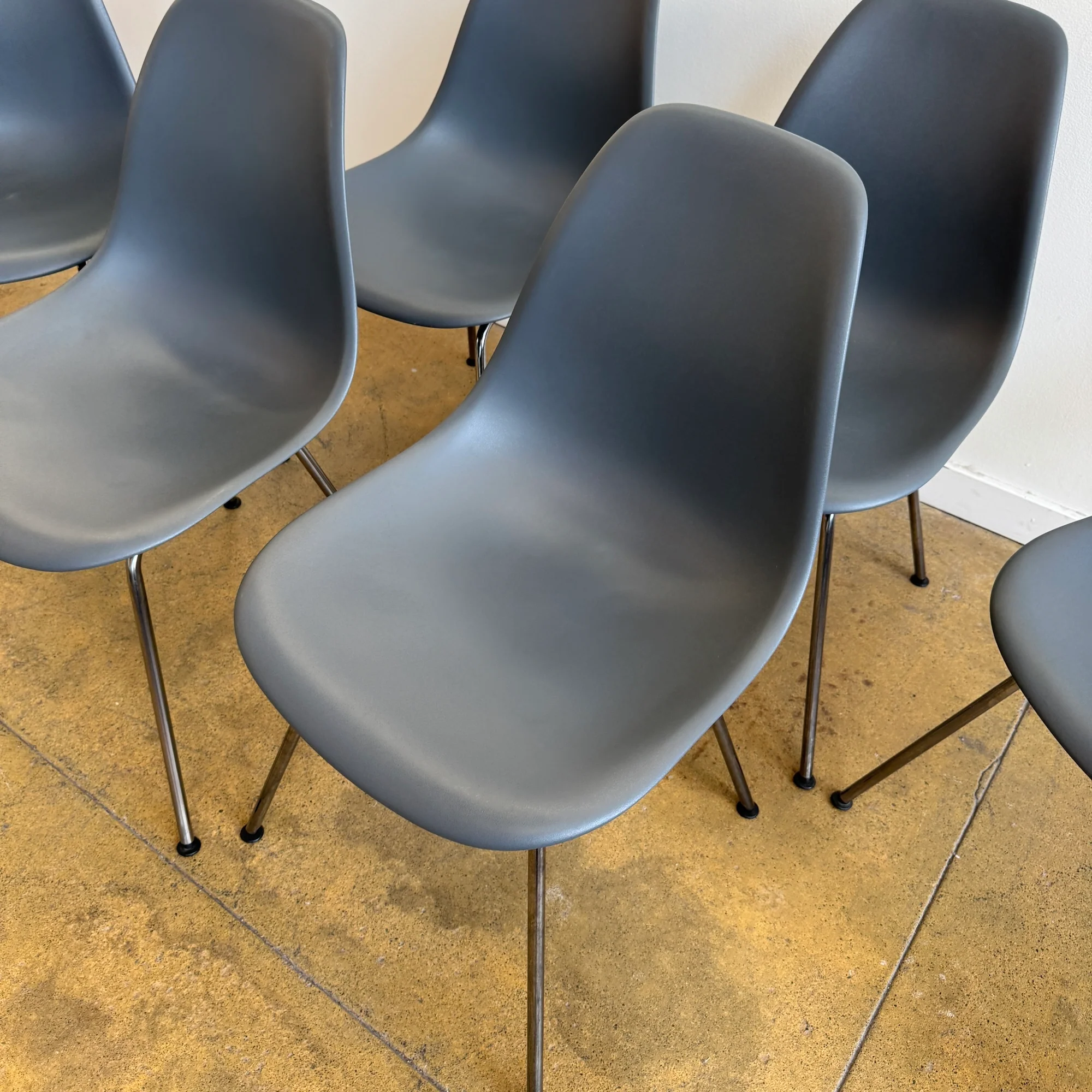 Authentic! Herman Miller set of 6 molded plastic chairs (Medium Grey) - Image 4