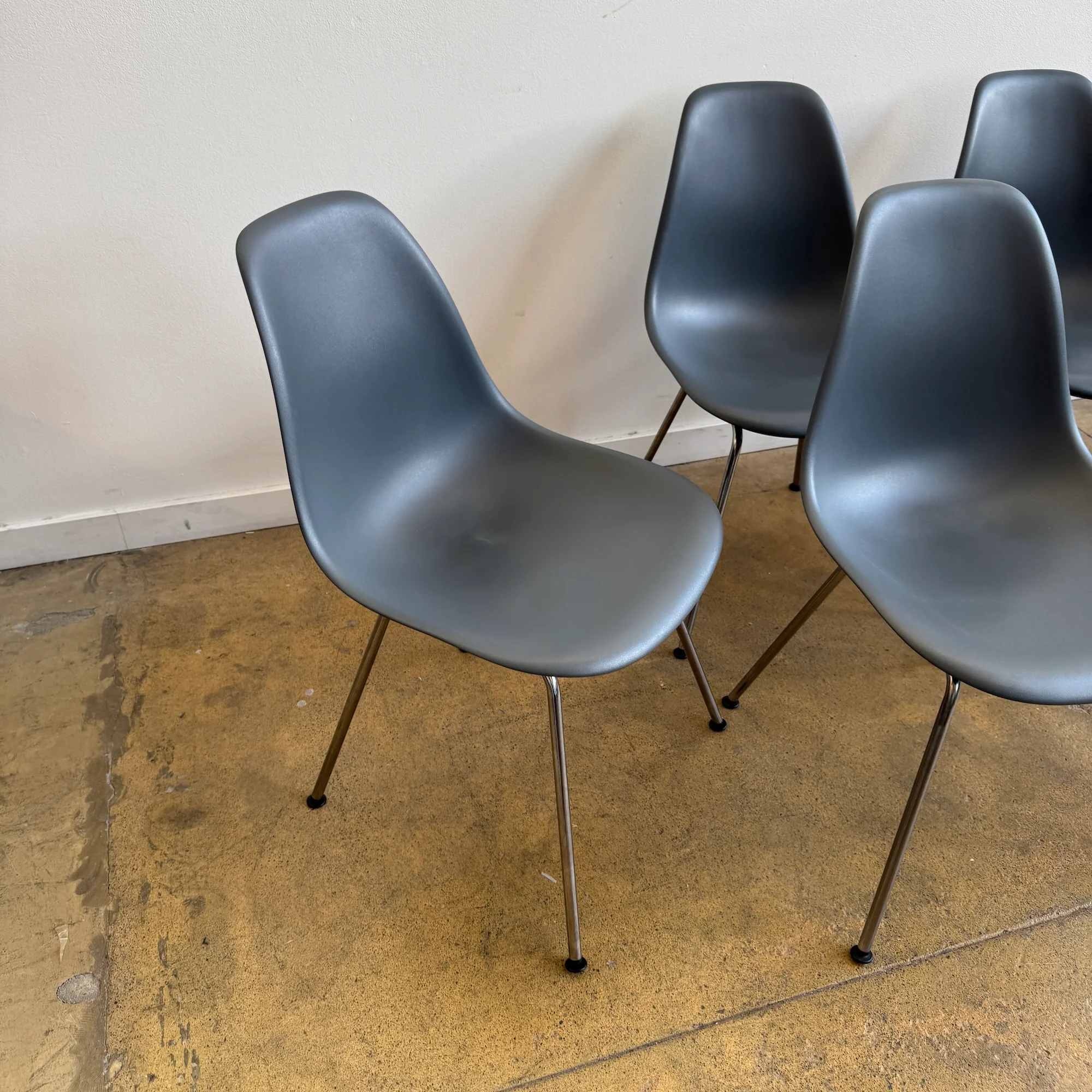 Authentic! Herman Miller set of 6 molded plastic chairs (Medium Grey) - Image 5