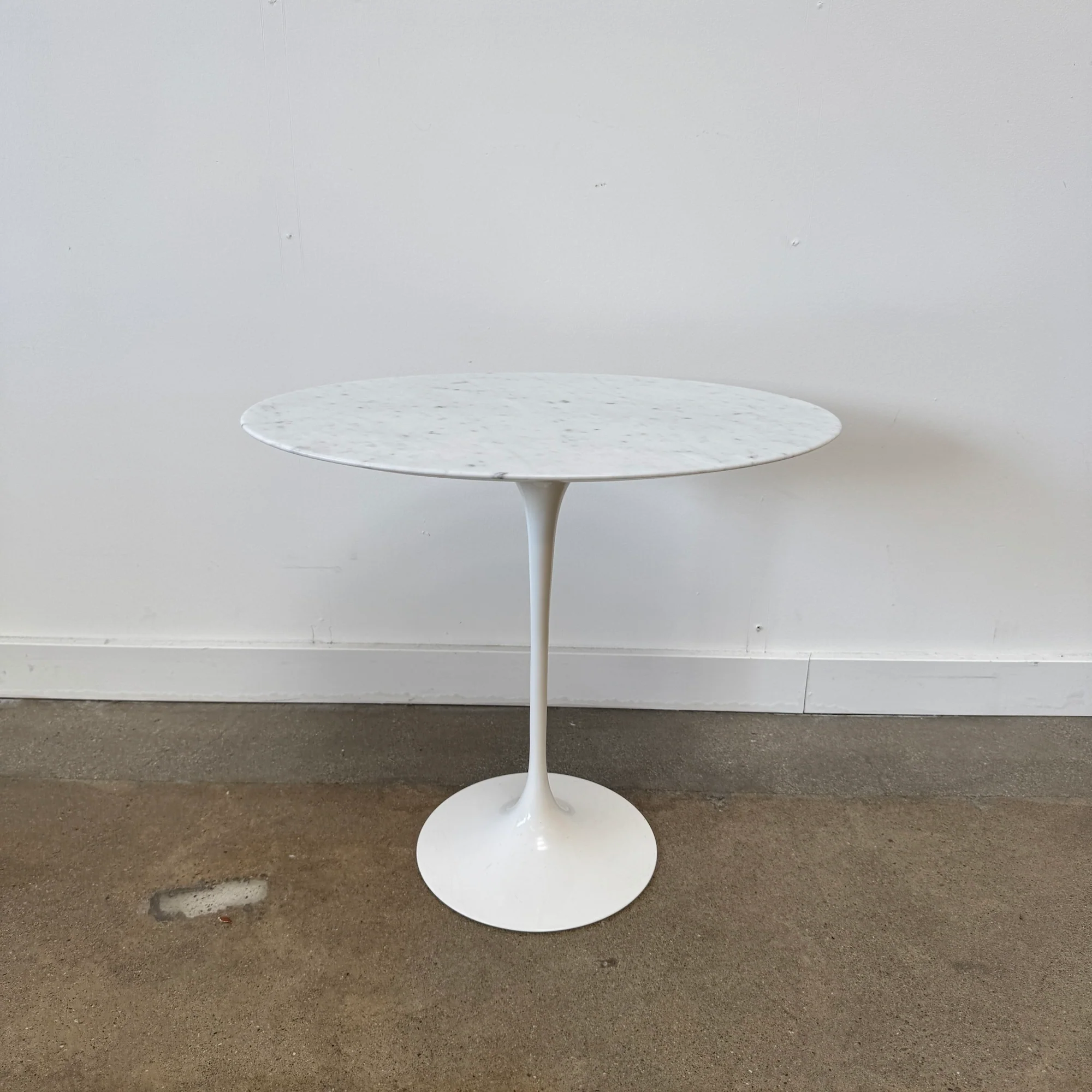 Authentic! Knoll® Saarinen Oval Marble Side Table