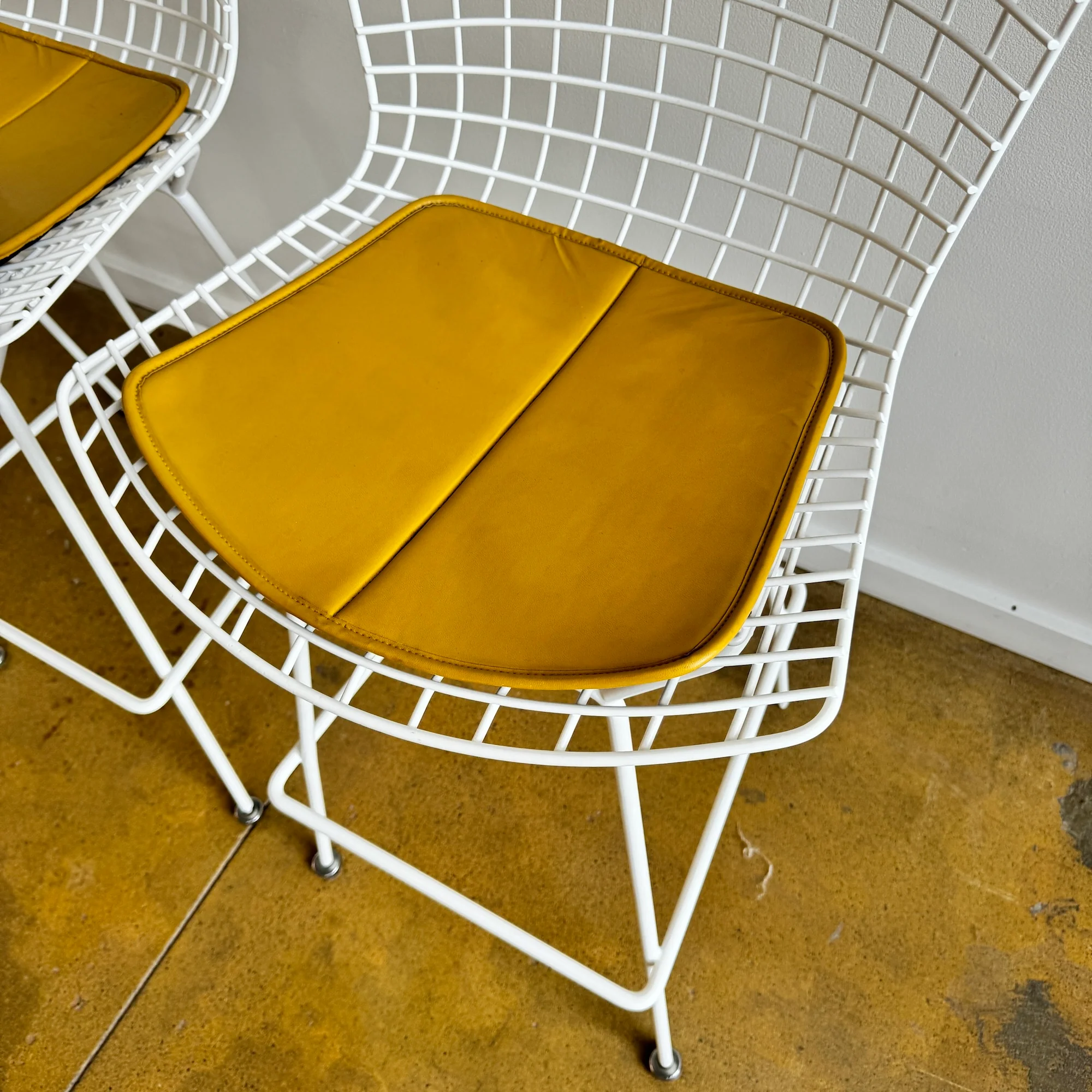 Authentic! Knoll Bertoia Barstools with leather pad - Image 4
