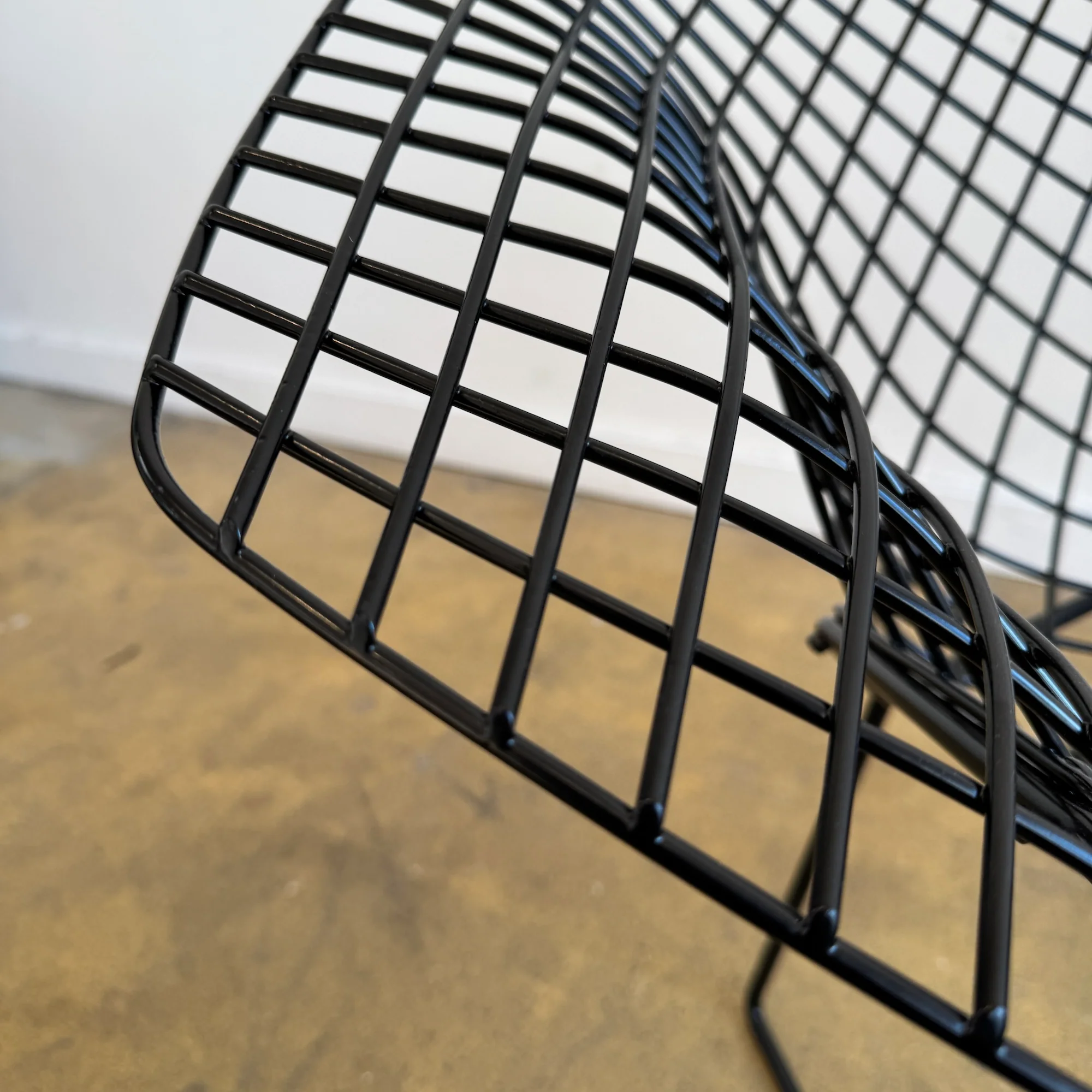 Authentic Knoll Bertoia Diamond Indoor / Outdoor Chair (Black) - Image 6