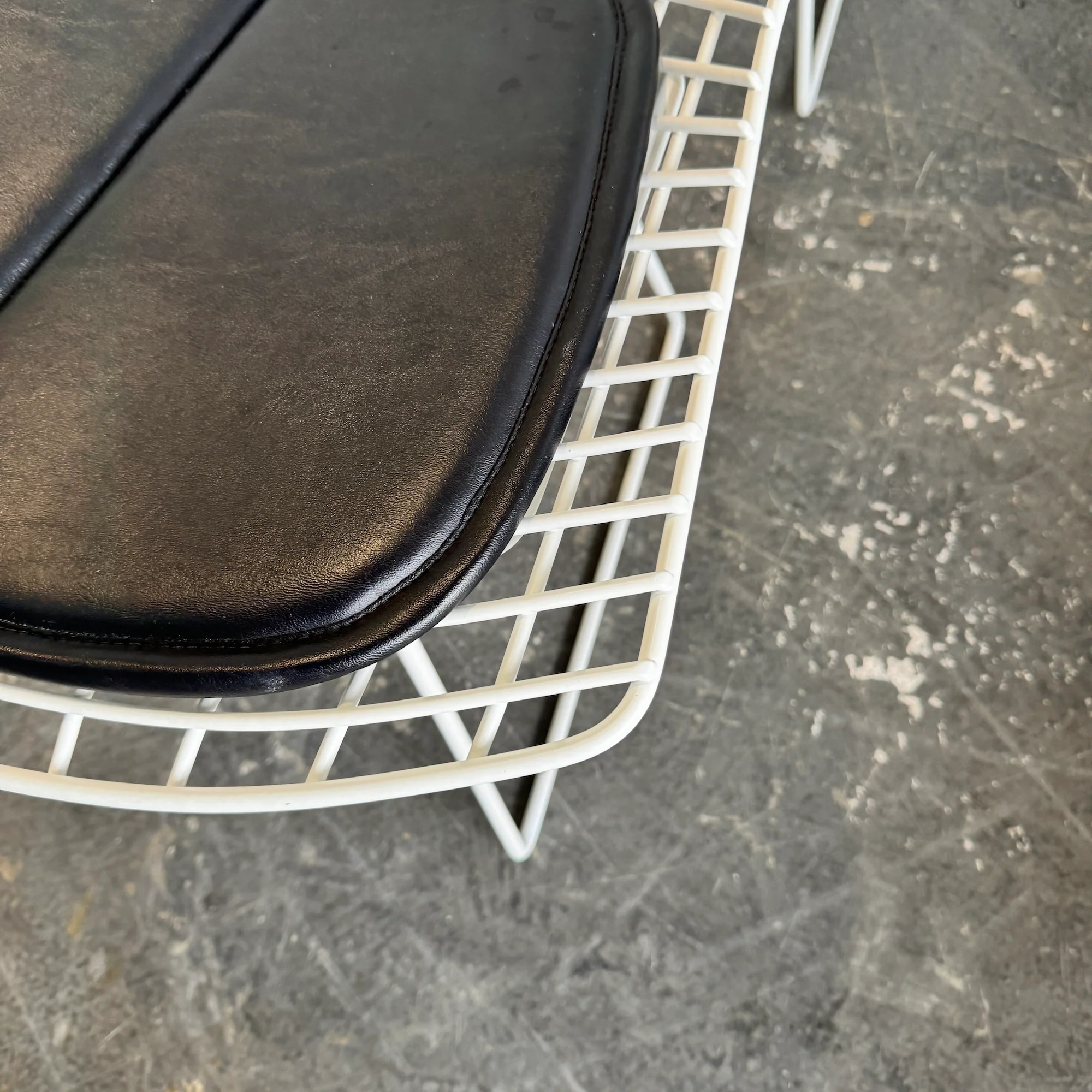 Authentic! Knoll Bertoia Side chairs with leather pad (Set of 6) - Image 18