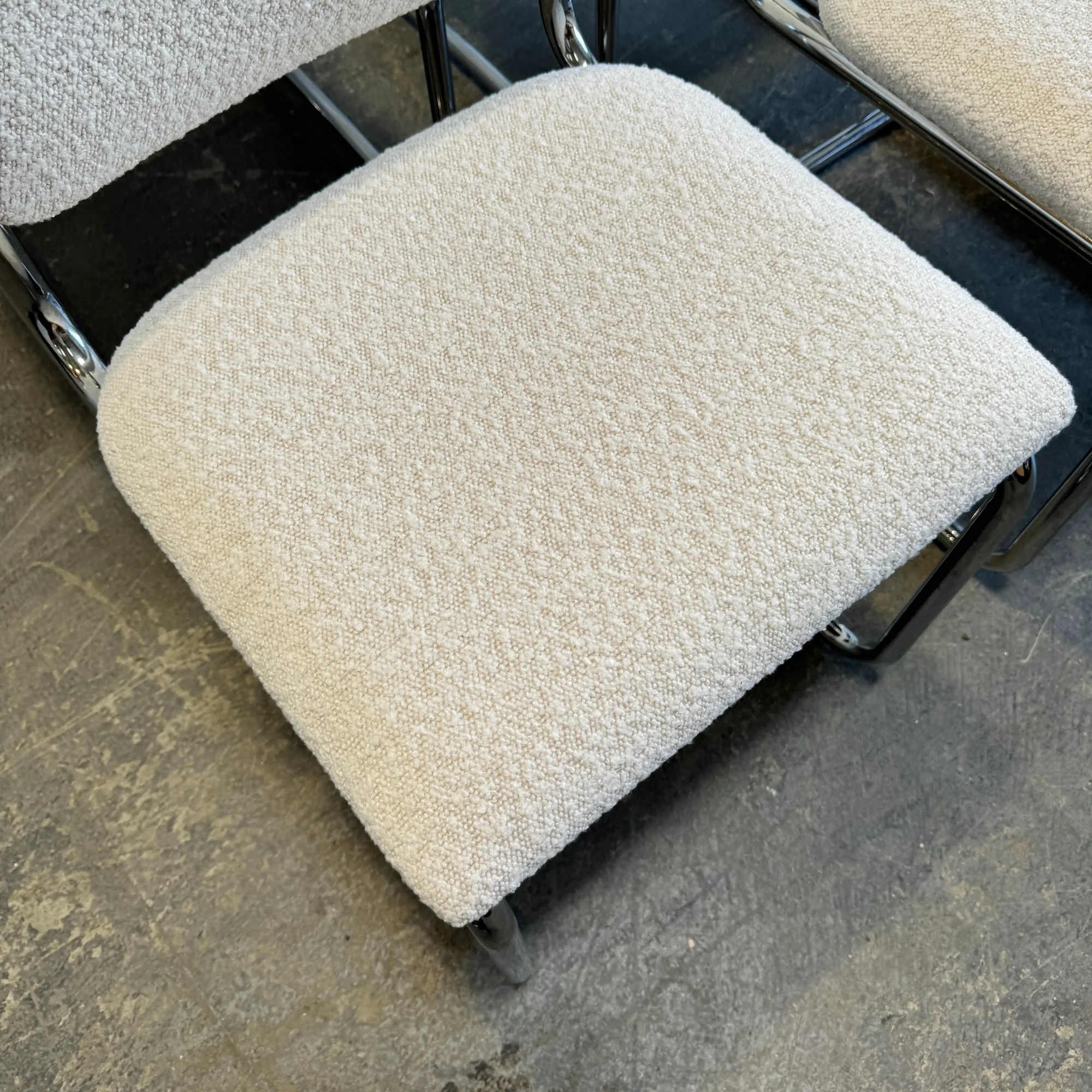 Brand New! Knoll Cesca set of 6 boucle dining chairs - Image 5