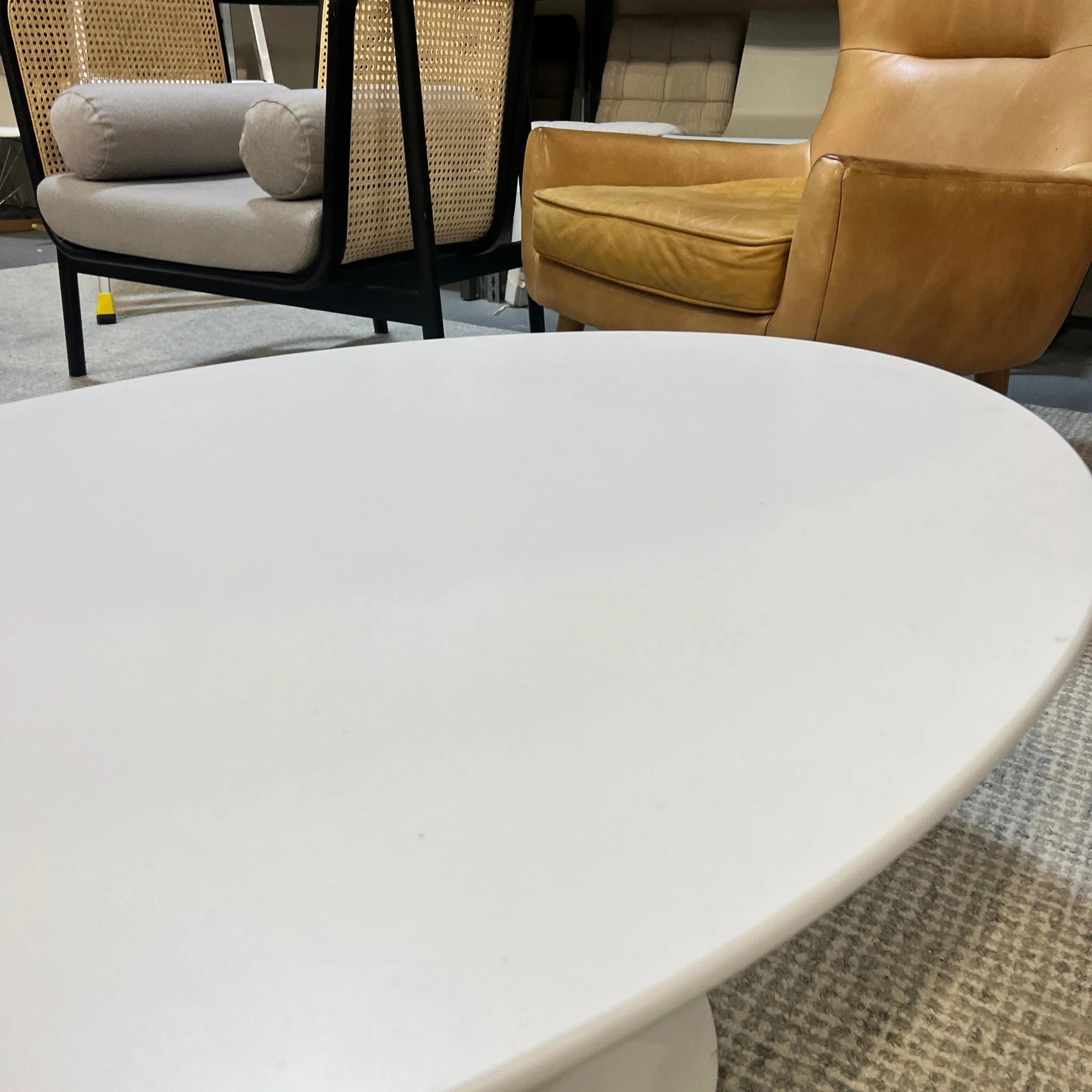Authentic Knoll Eero Saarinen 42 Oval coffee table - Image 3