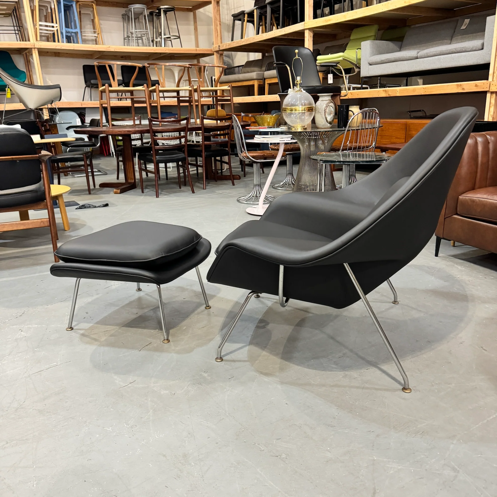 Authentic! Knoll Eero Saarinen Womb chair and ottoman in Leather - Image 3