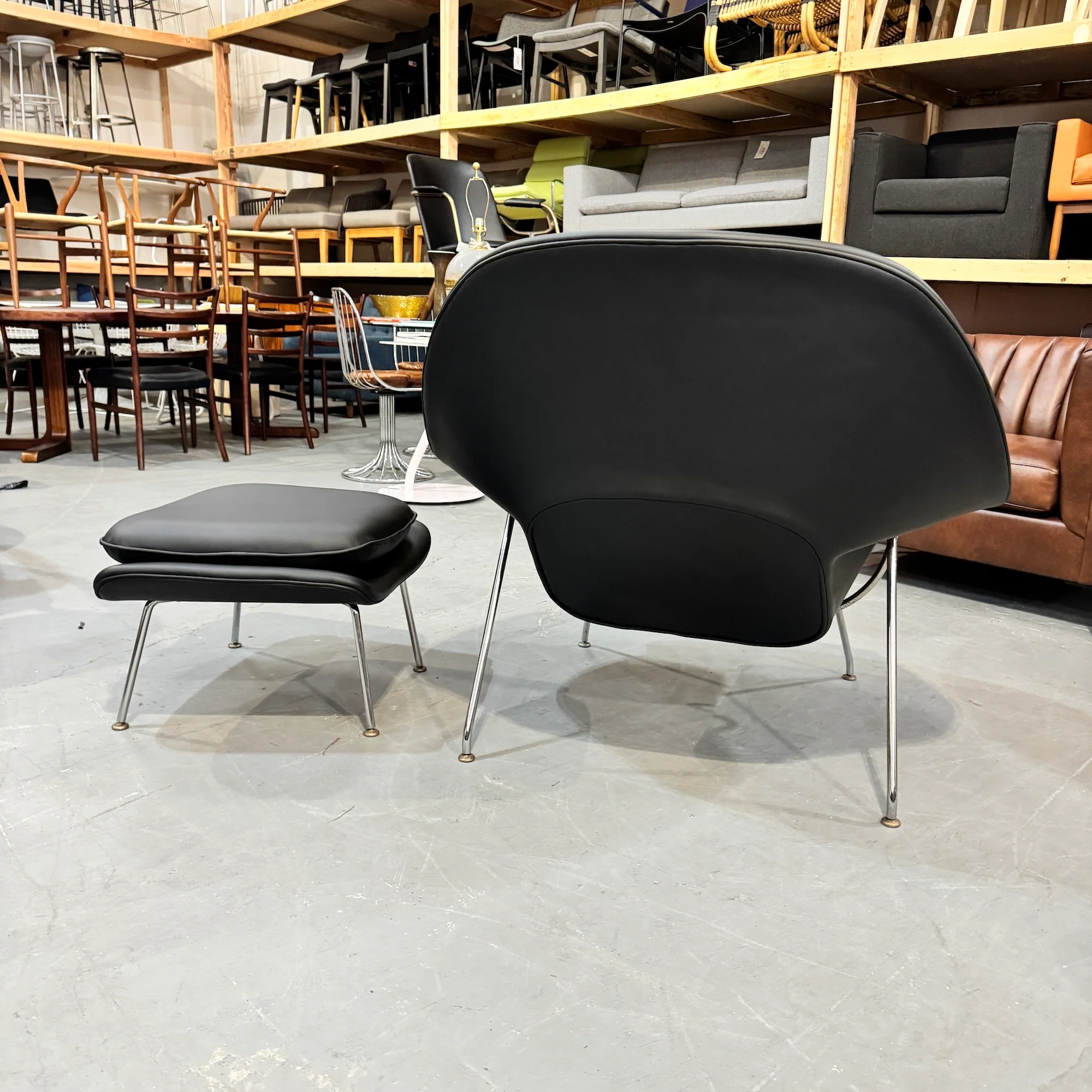 Authentic! Knoll Eero Saarinen Womb chair and ottoman in Leather - Image 4
