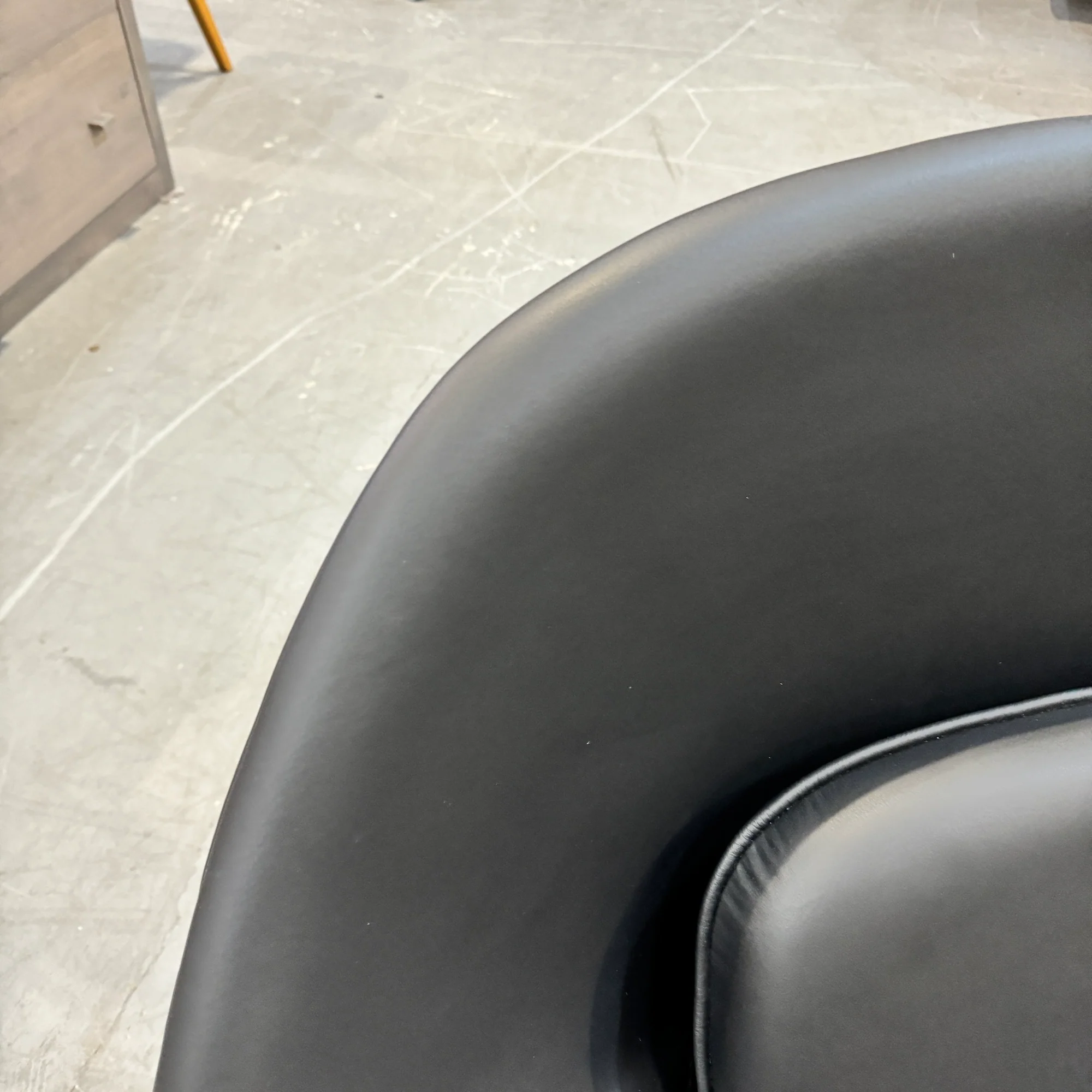 Authentic! Knoll Eero Saarinen Womb chair and ottoman in Leather - Image 6
