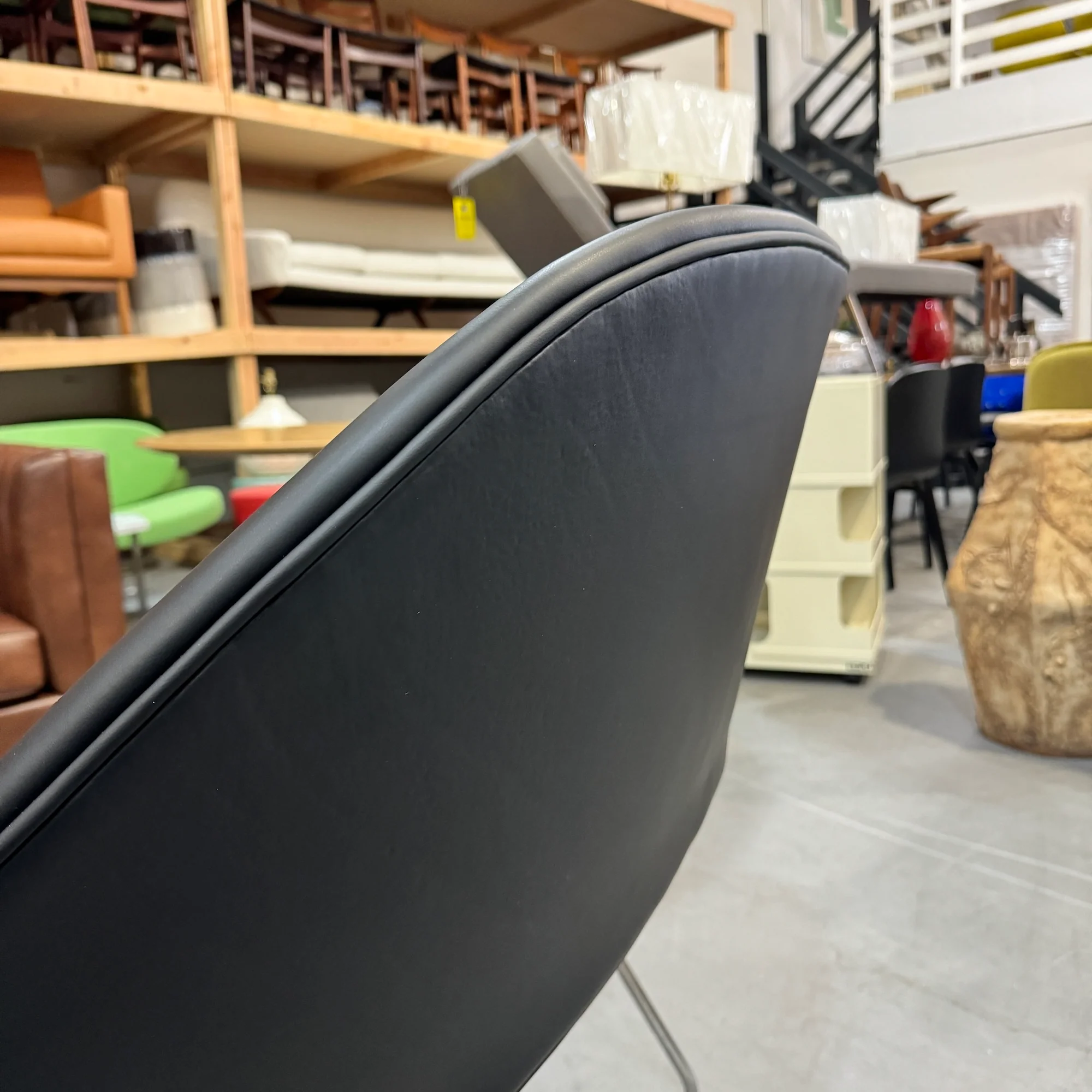 Authentic! Knoll Eero Saarinen Womb chair and ottoman in Leather - Image 7
