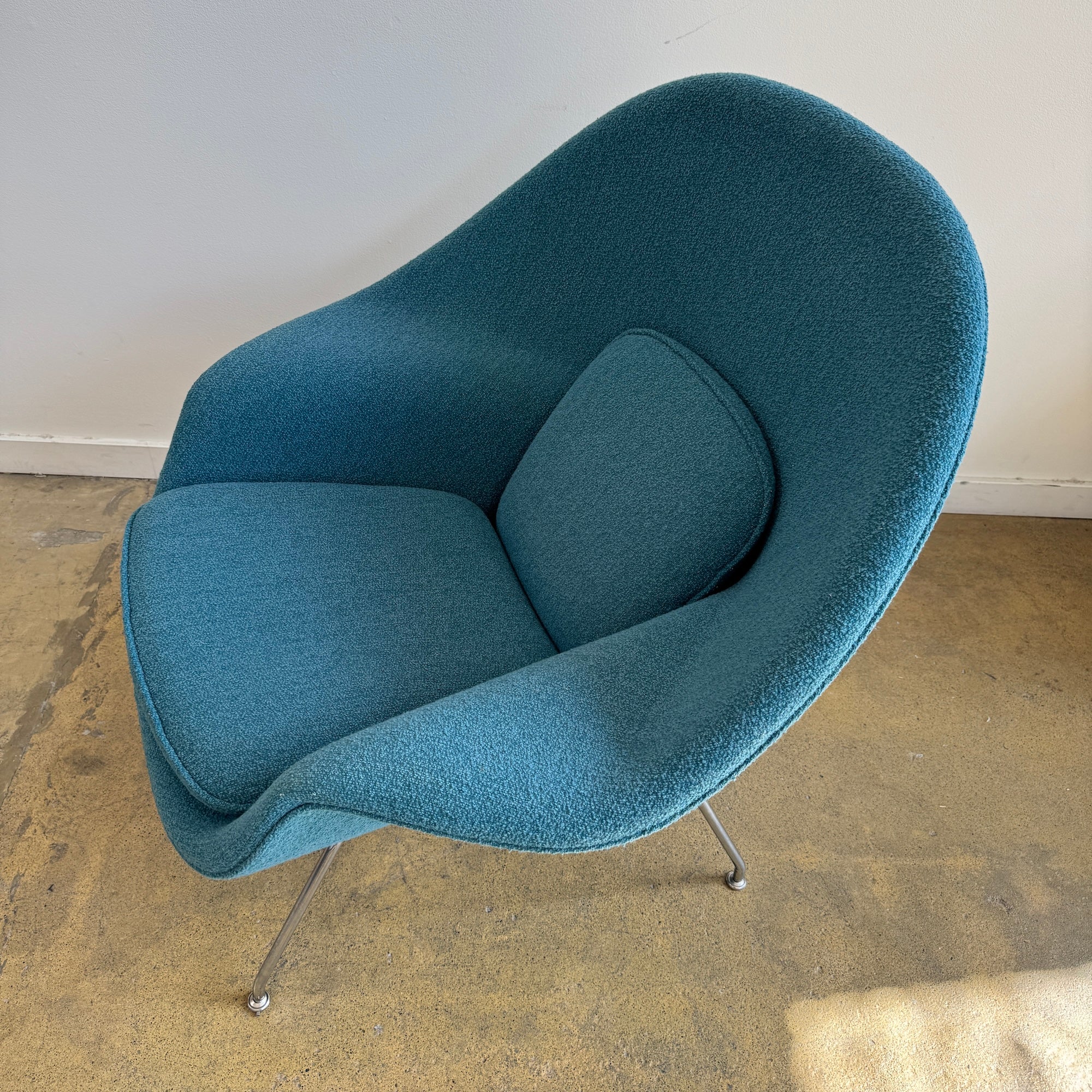 Authentic! Knoll Eero Saarinen Womb chair in Classic Boucle upholstery - Image 5