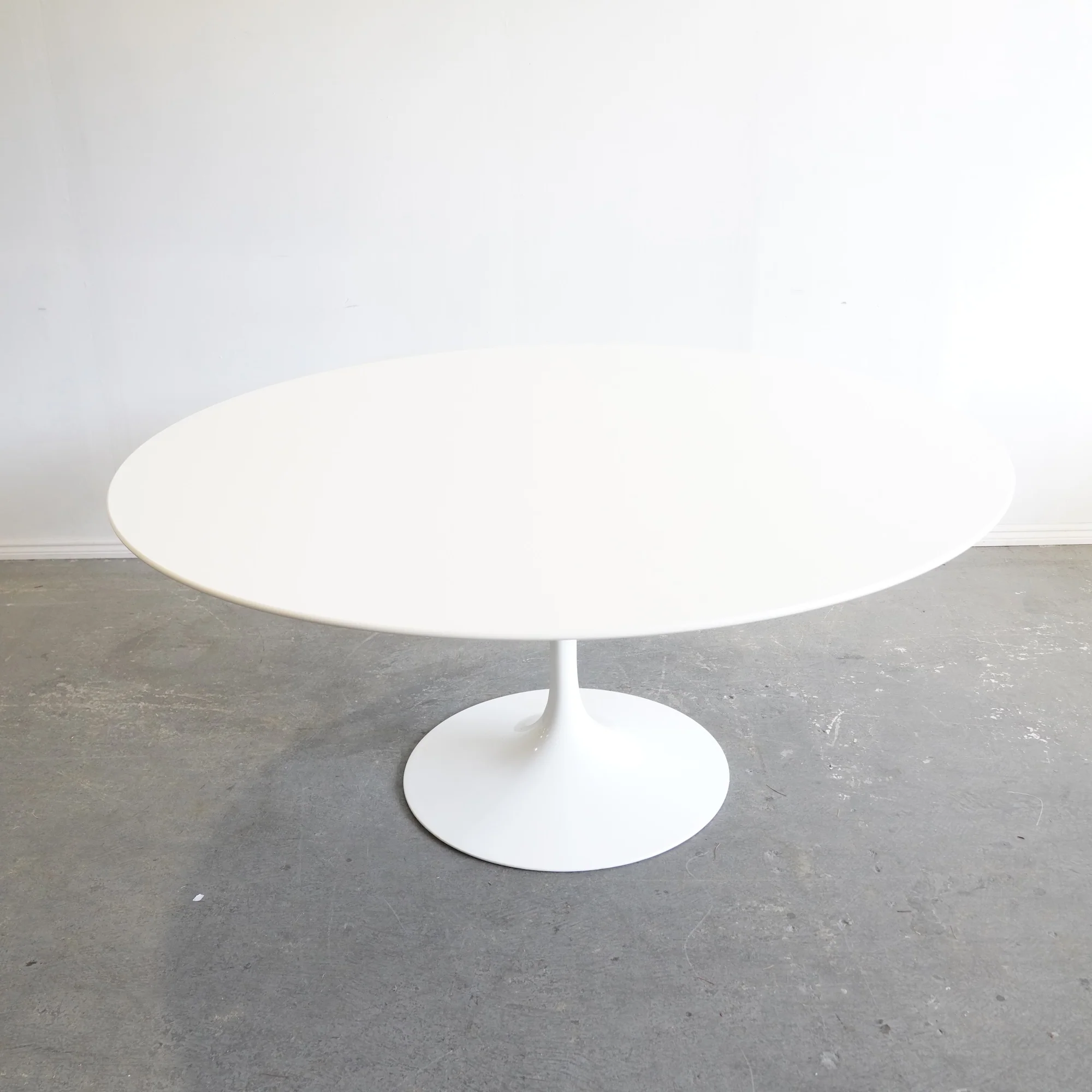 Authentic Knoll iconic Saarinen 60' Round Dining Table - Image 3