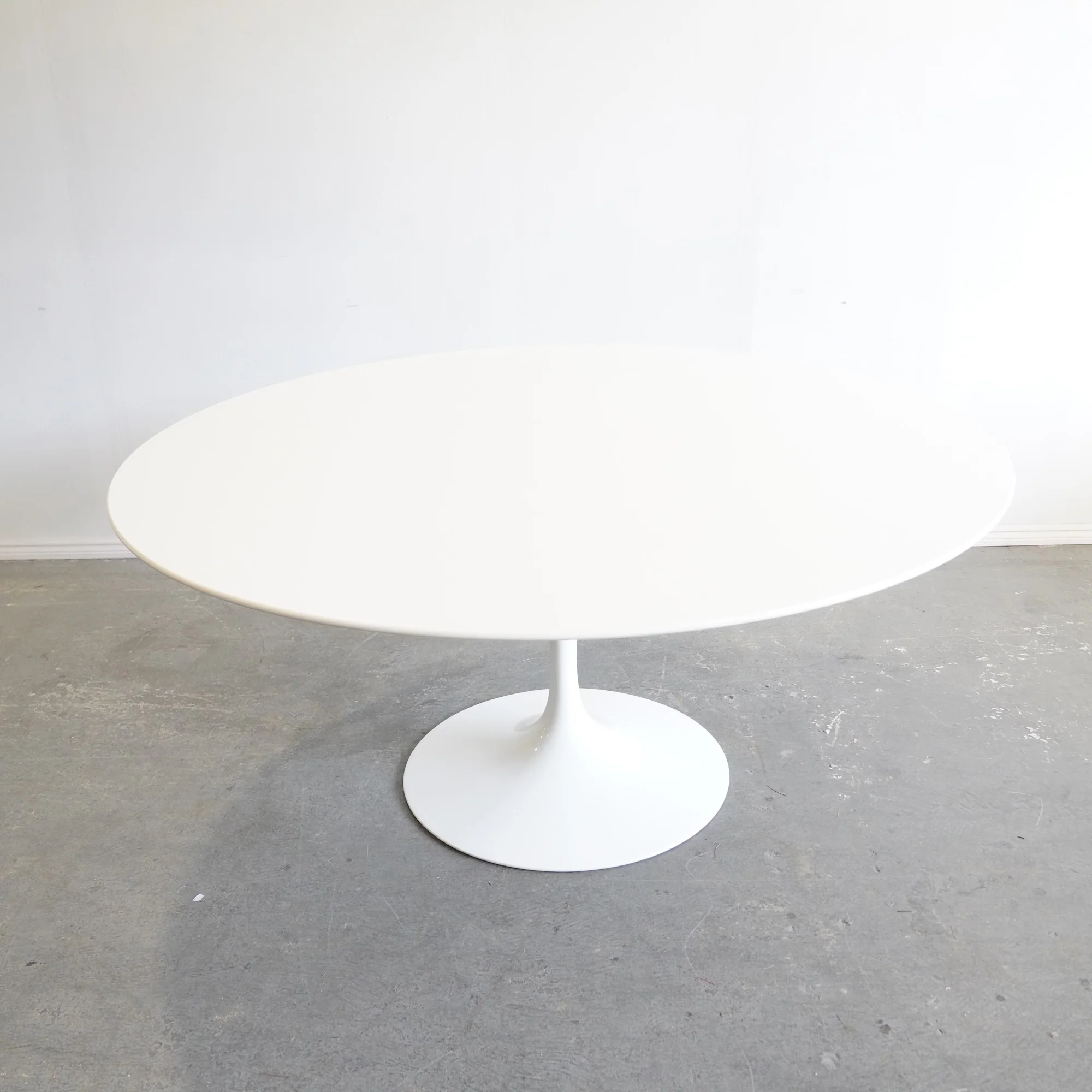 Authentic Knoll iconic Saarinen 60' Round Dining Table - Image 4