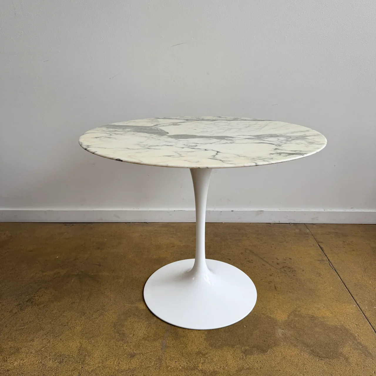 Authentic! Knoll Saarinen 36" Round Marble Dining Table