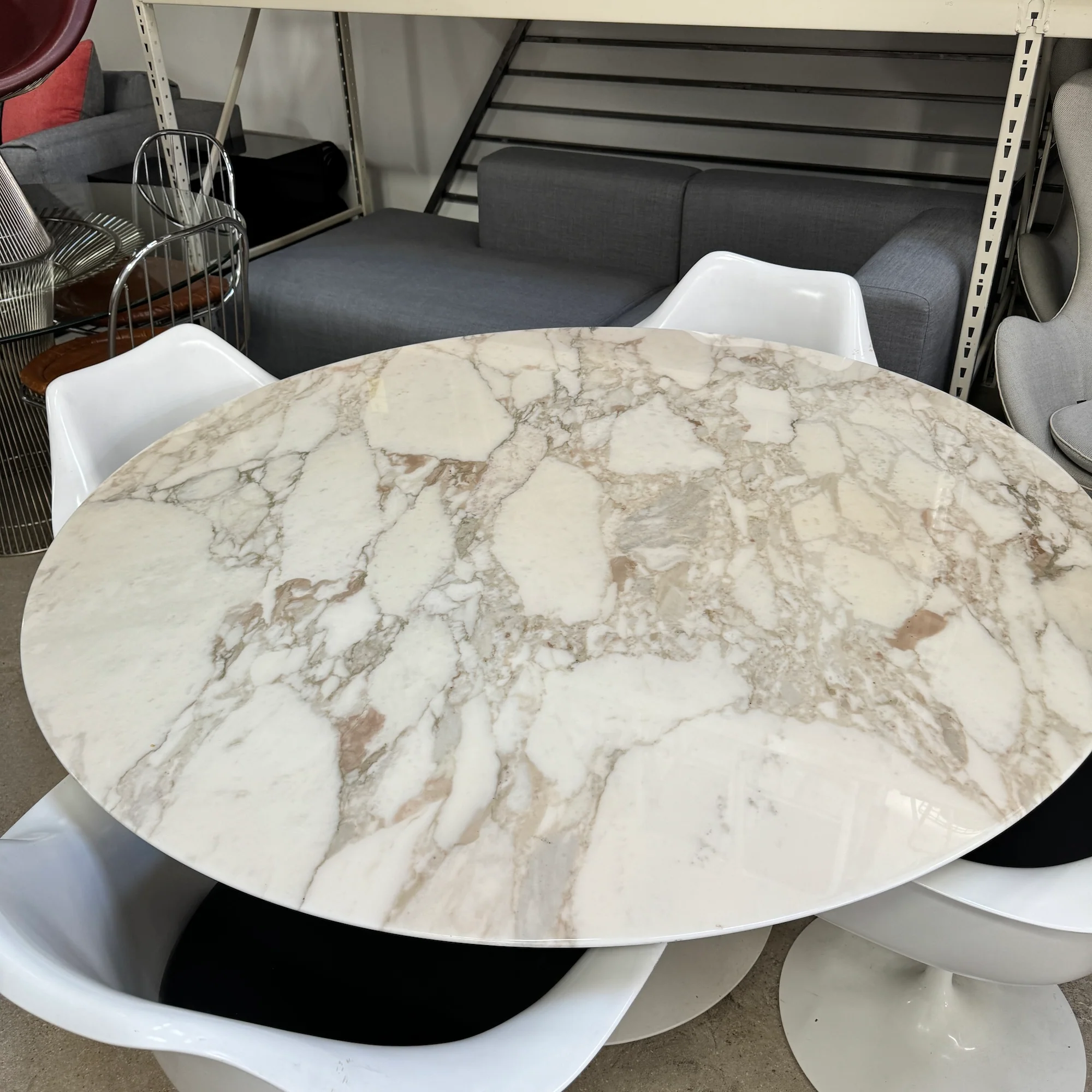 Authentic Knoll Saarinen 'Calacatta marble 54 Table - Image 2