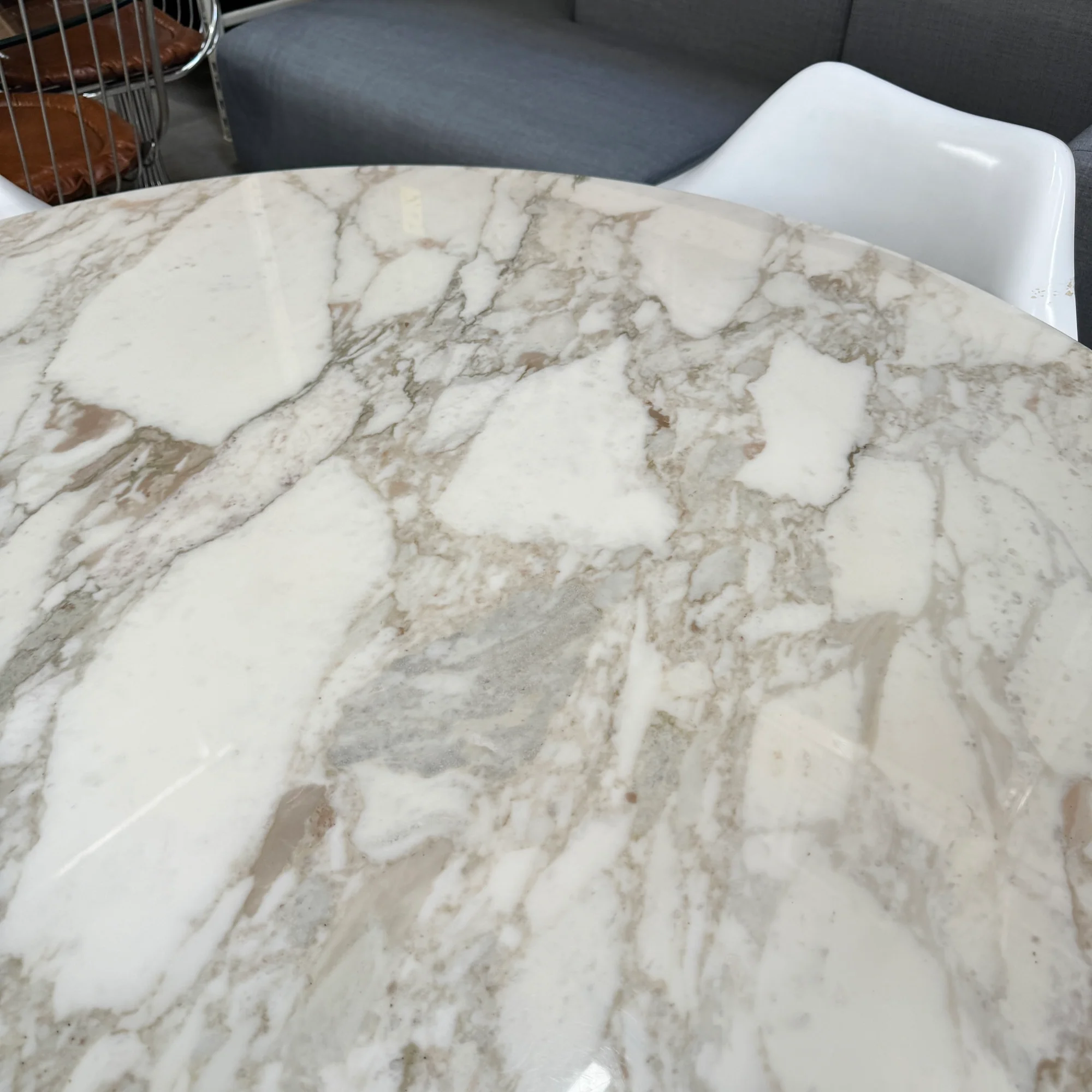 Authentic Knoll Saarinen 'Calacatta marble 54 Table - Image 9