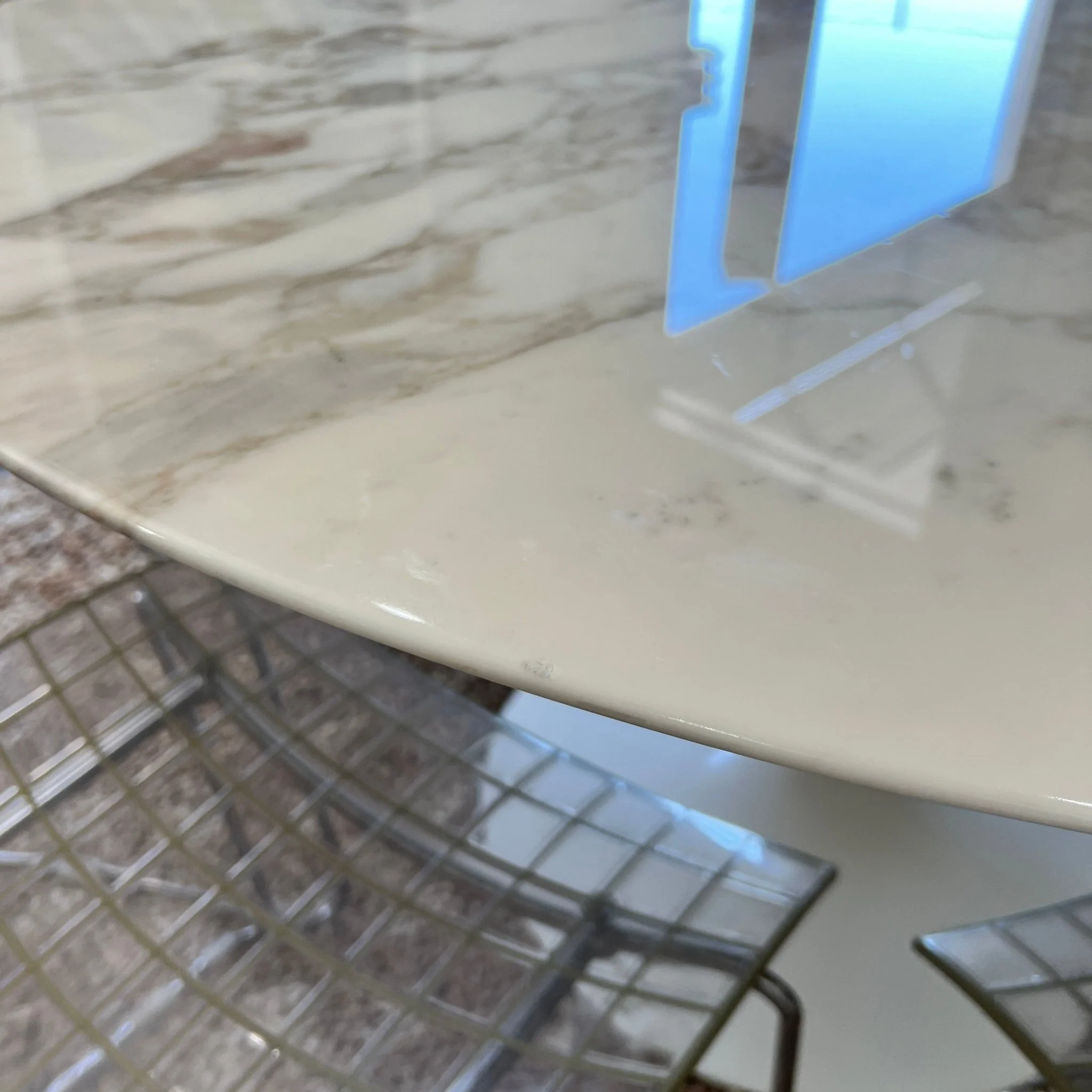 Authentic Knoll Saarinen 'Calacatta marble 60 Table - Image 3
