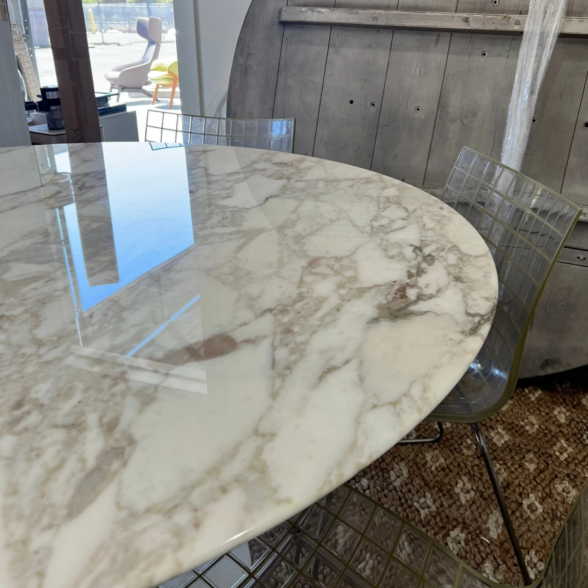 Authentic Knoll Saarinen 'Calacatta marble 60 Table - Image 5
