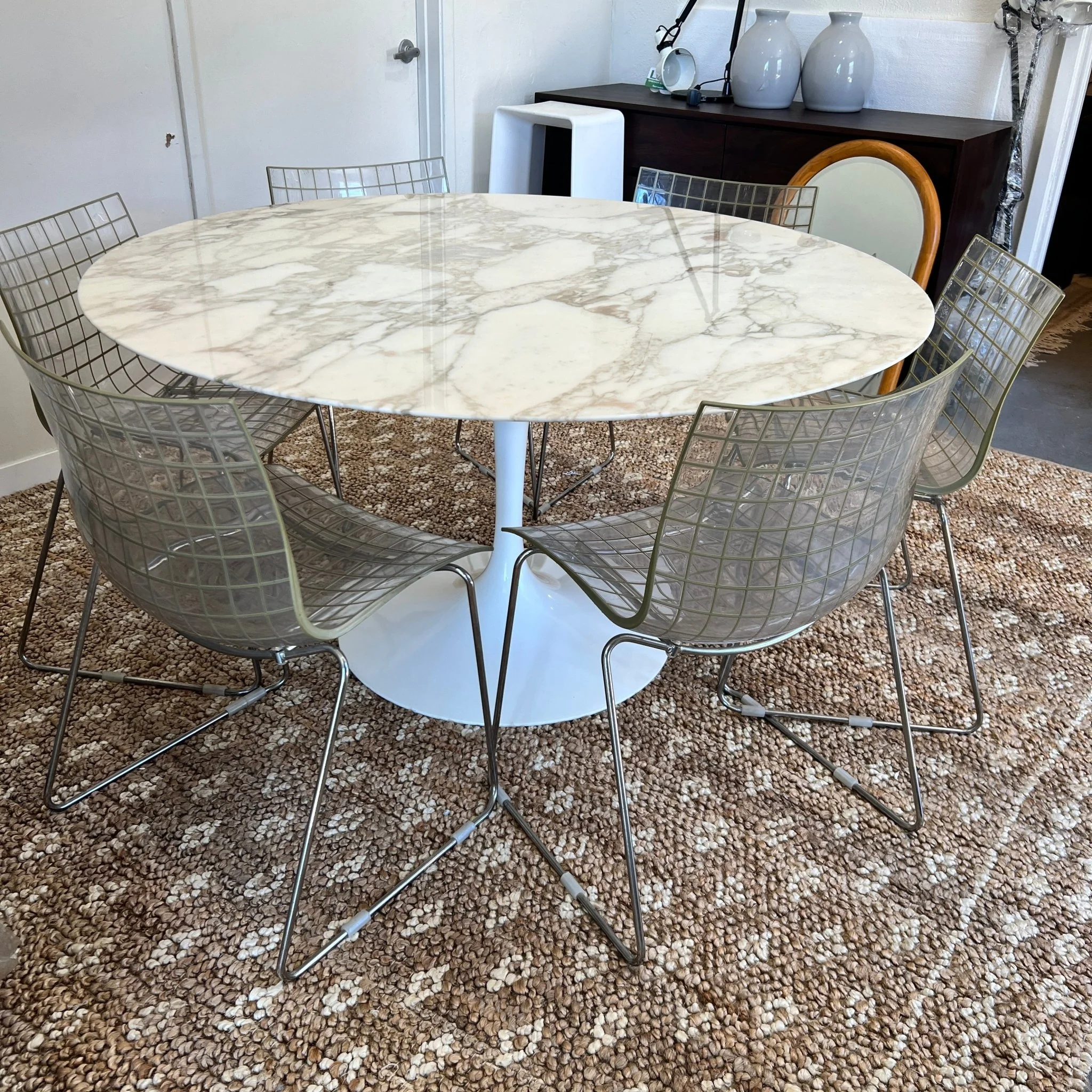 Authentic Knoll Saarinen 'Calacatta marble 60 Table - Image 6