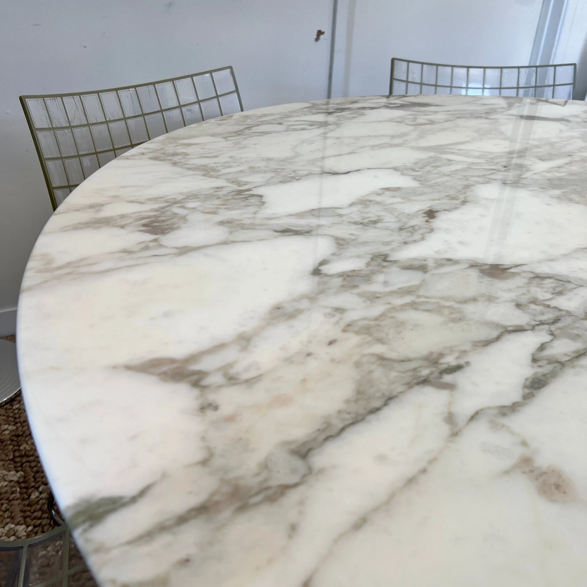 Authentic Knoll Saarinen 'Calacatta marble 60 Table - Image 7
