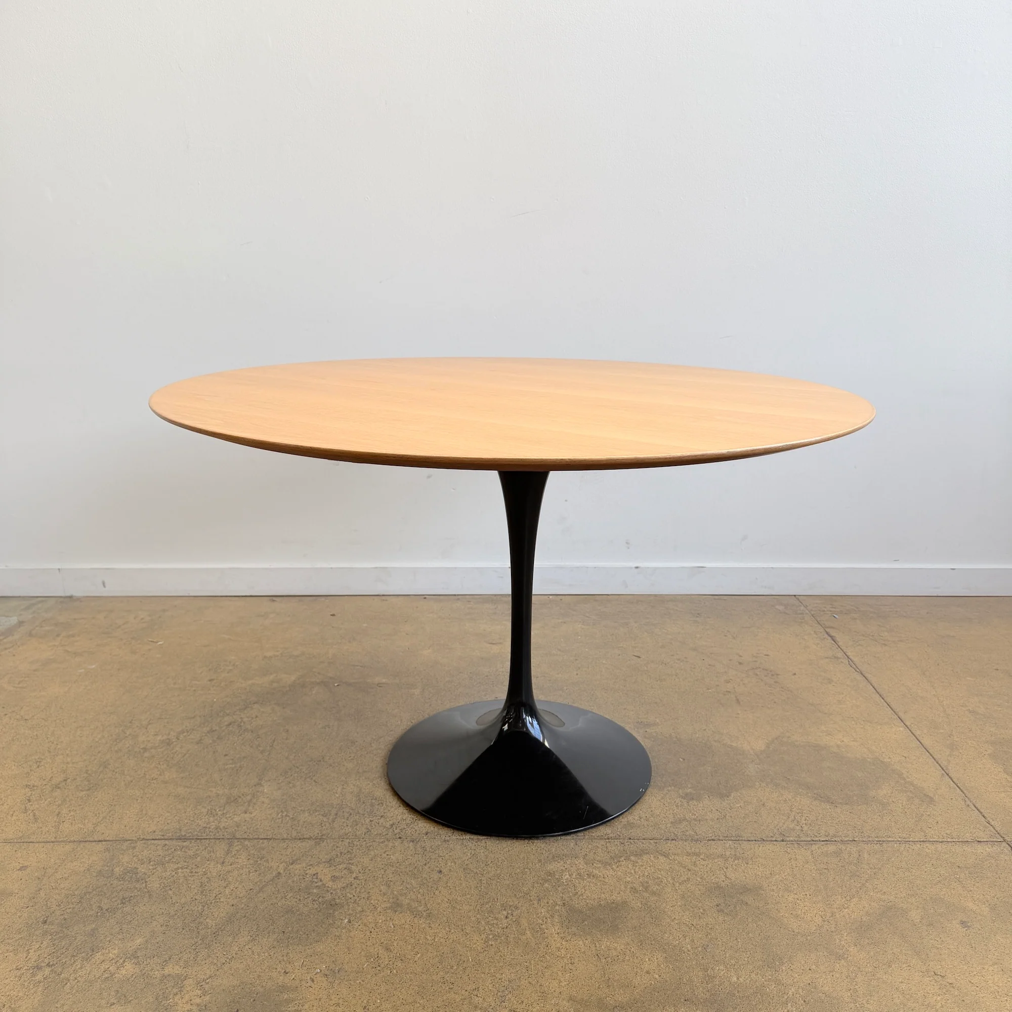 Authentic! Knoll Saarinen Oak 47" Dining Table